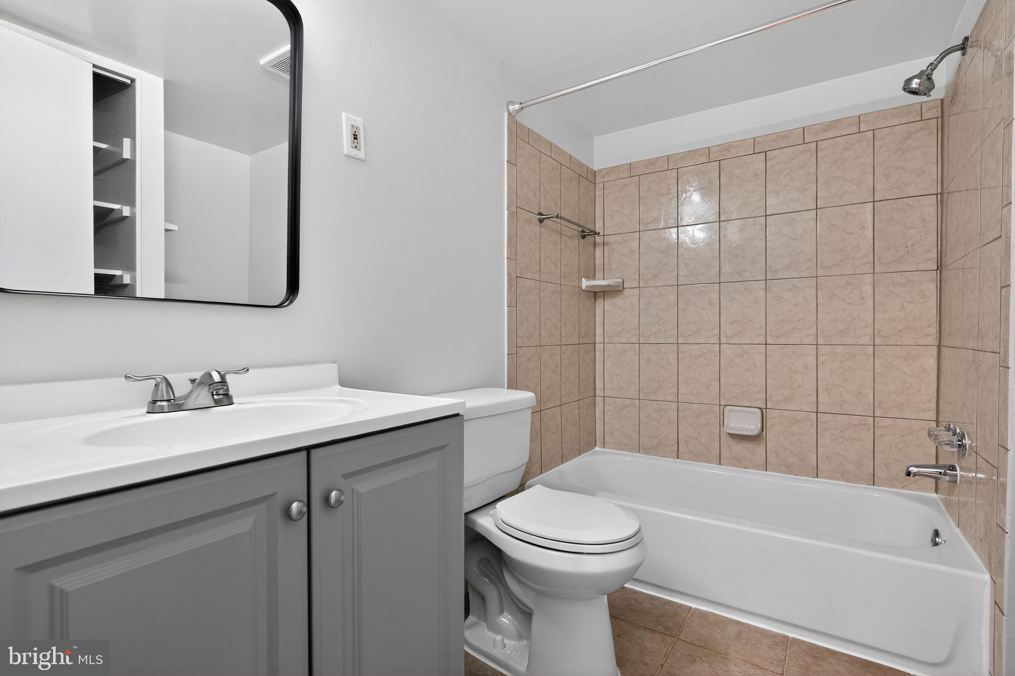 HERITAGE COURT - Residential