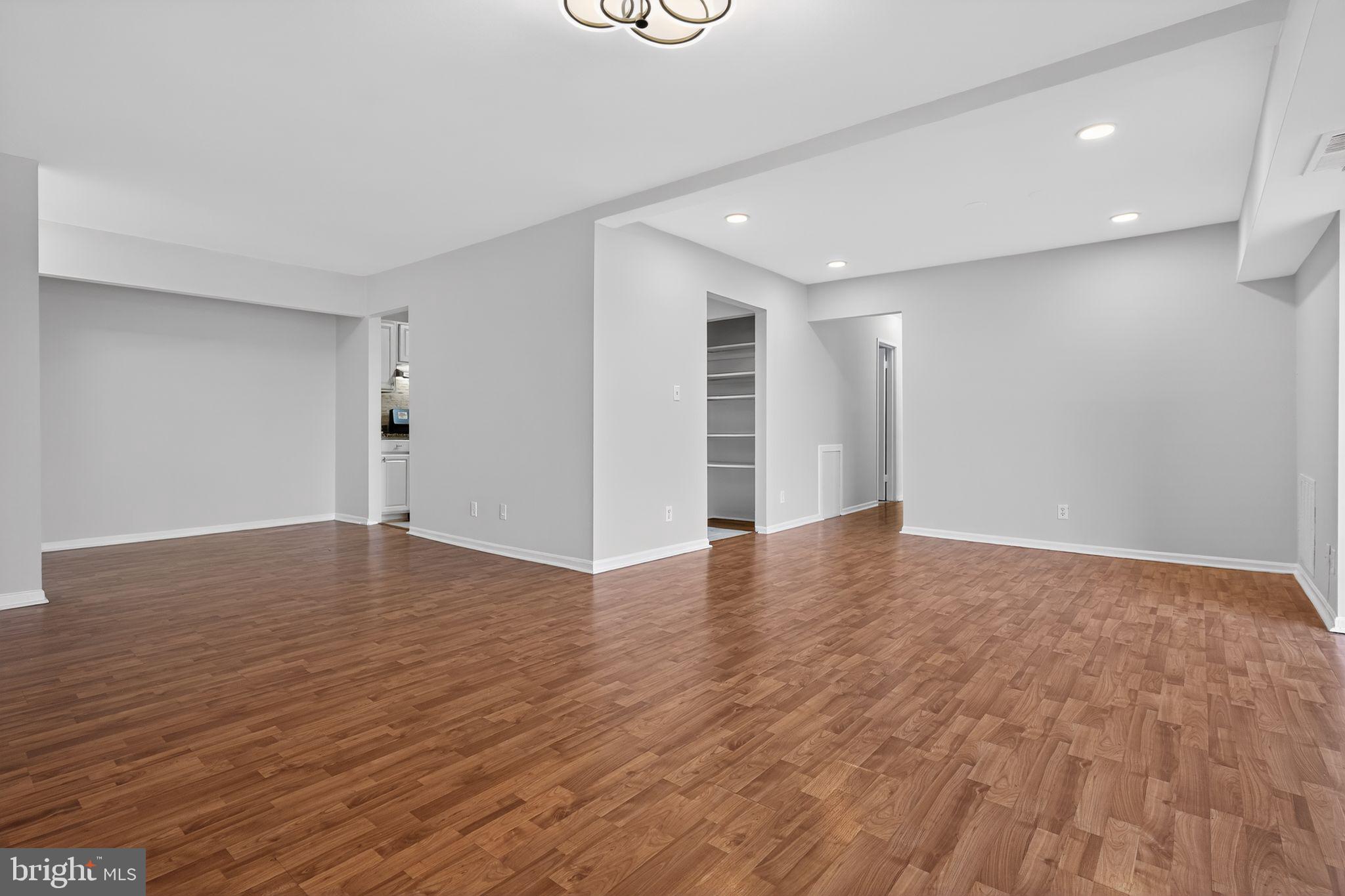 HERITAGE COURT - Residential