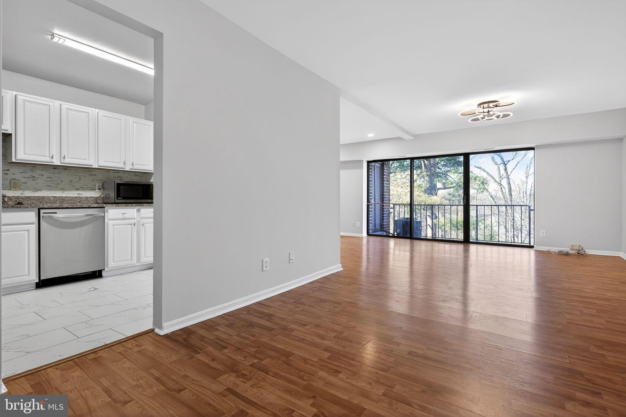 HERITAGE COURT - Residential