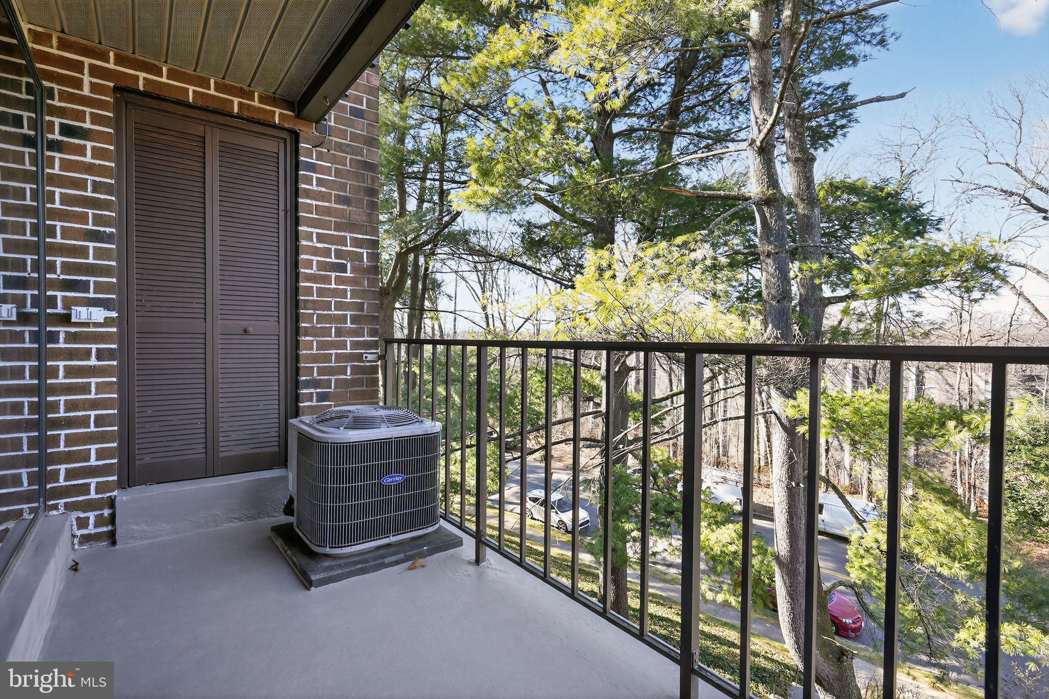 HERITAGE COURT - Residential