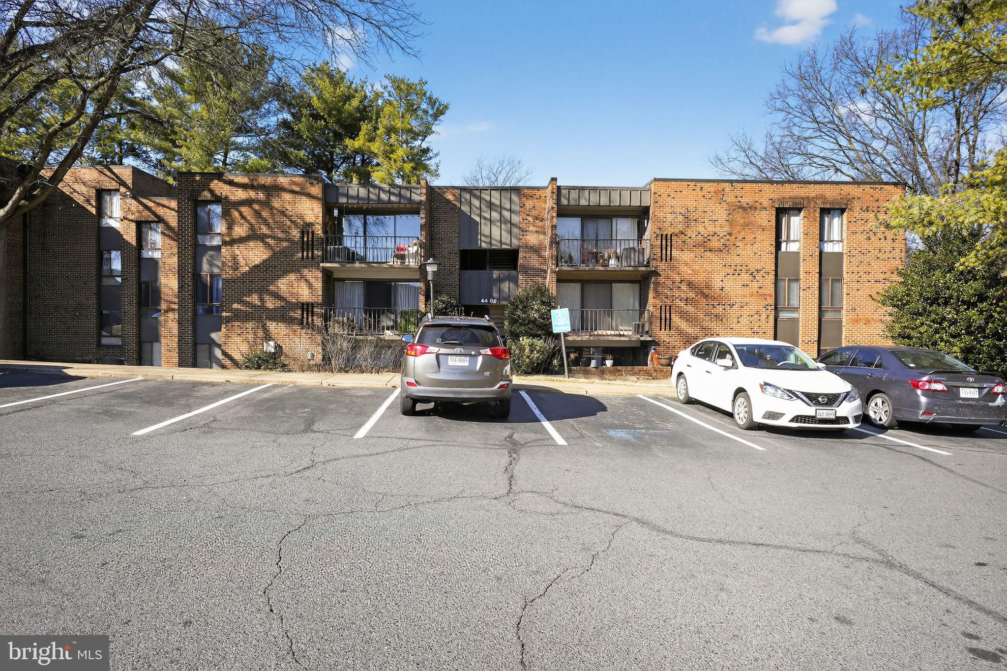 HERITAGE COURT - Residential