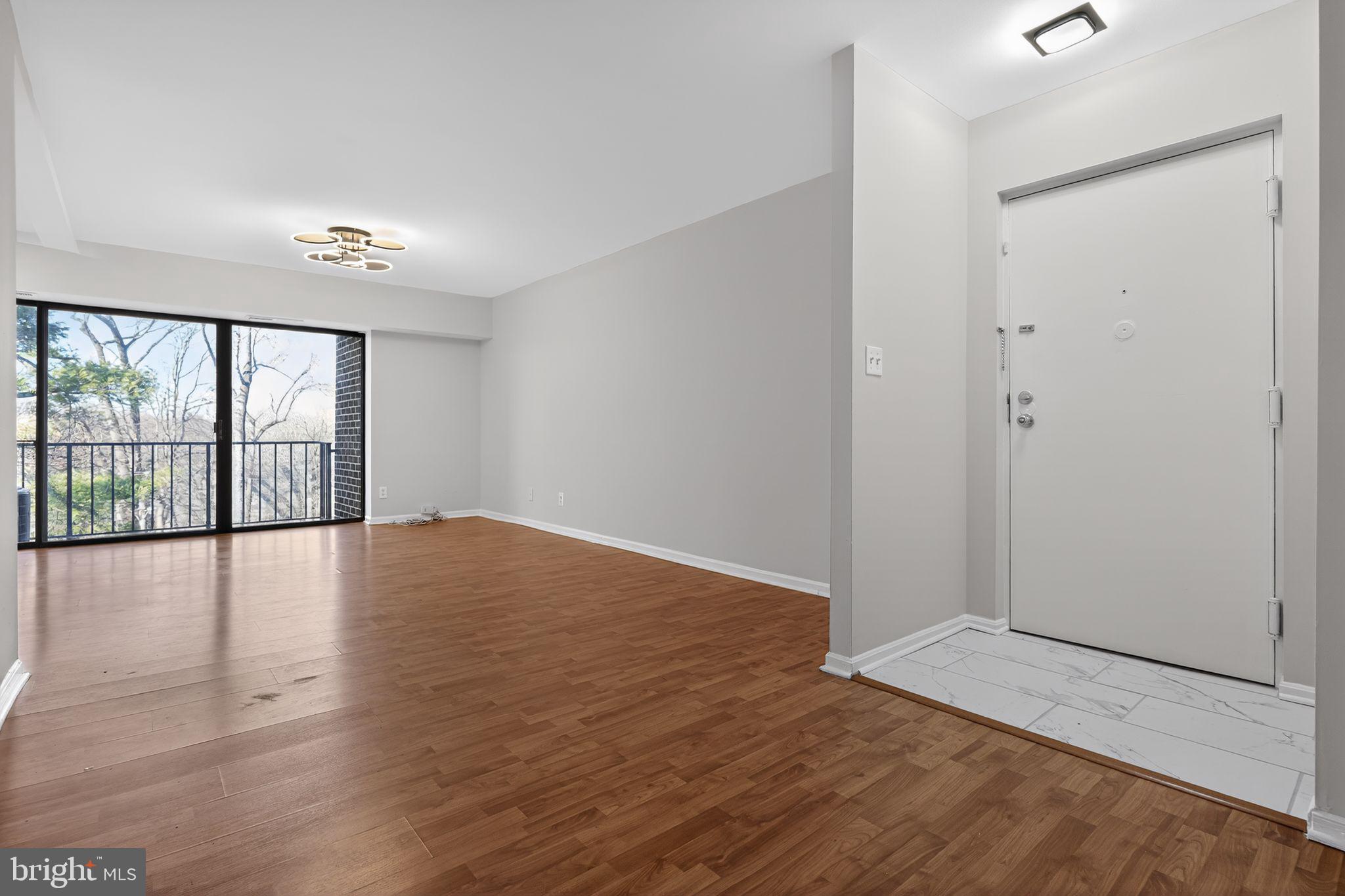 HERITAGE COURT - Residential