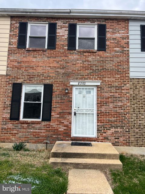 Townhouse For Sale - 8202 Tomlinson Court<br/> SEVERN, MD 21144