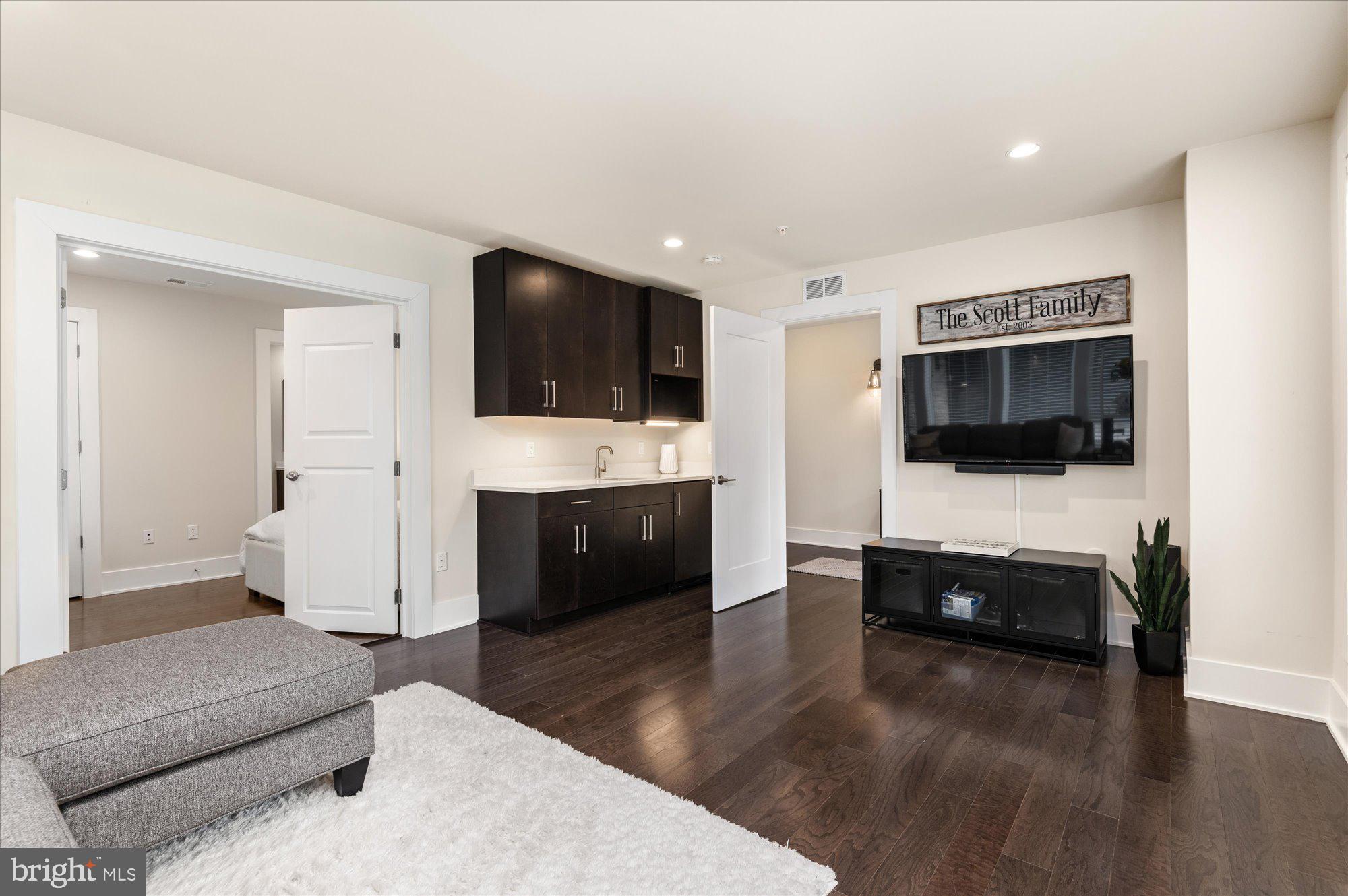 GROSVENOR HEIGHTS - Residential