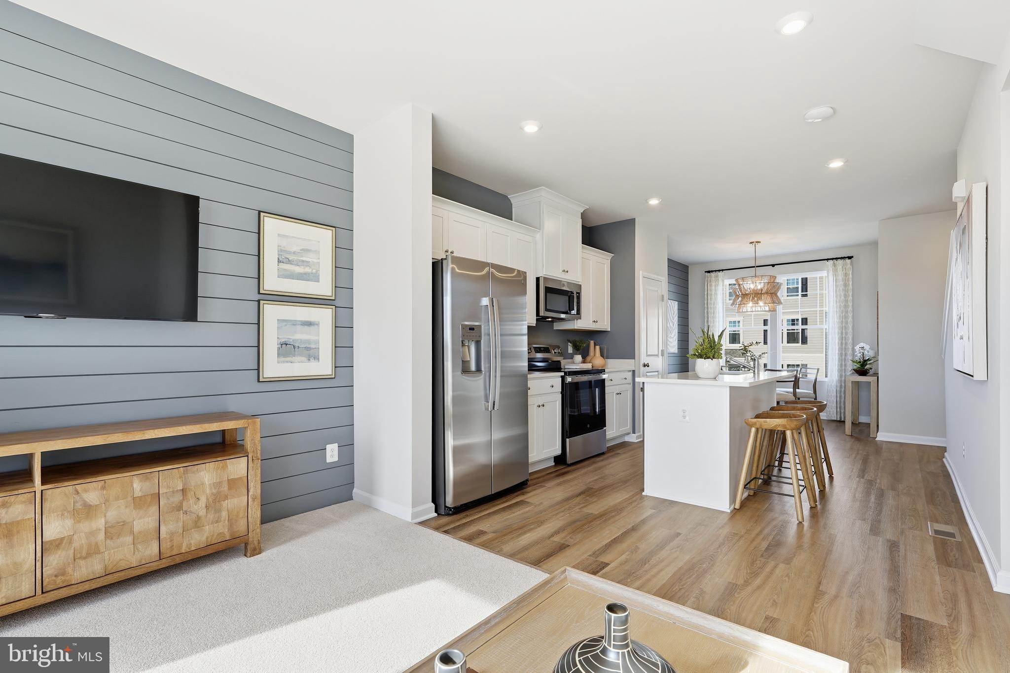 PRESIDENTS POINTE - Residential