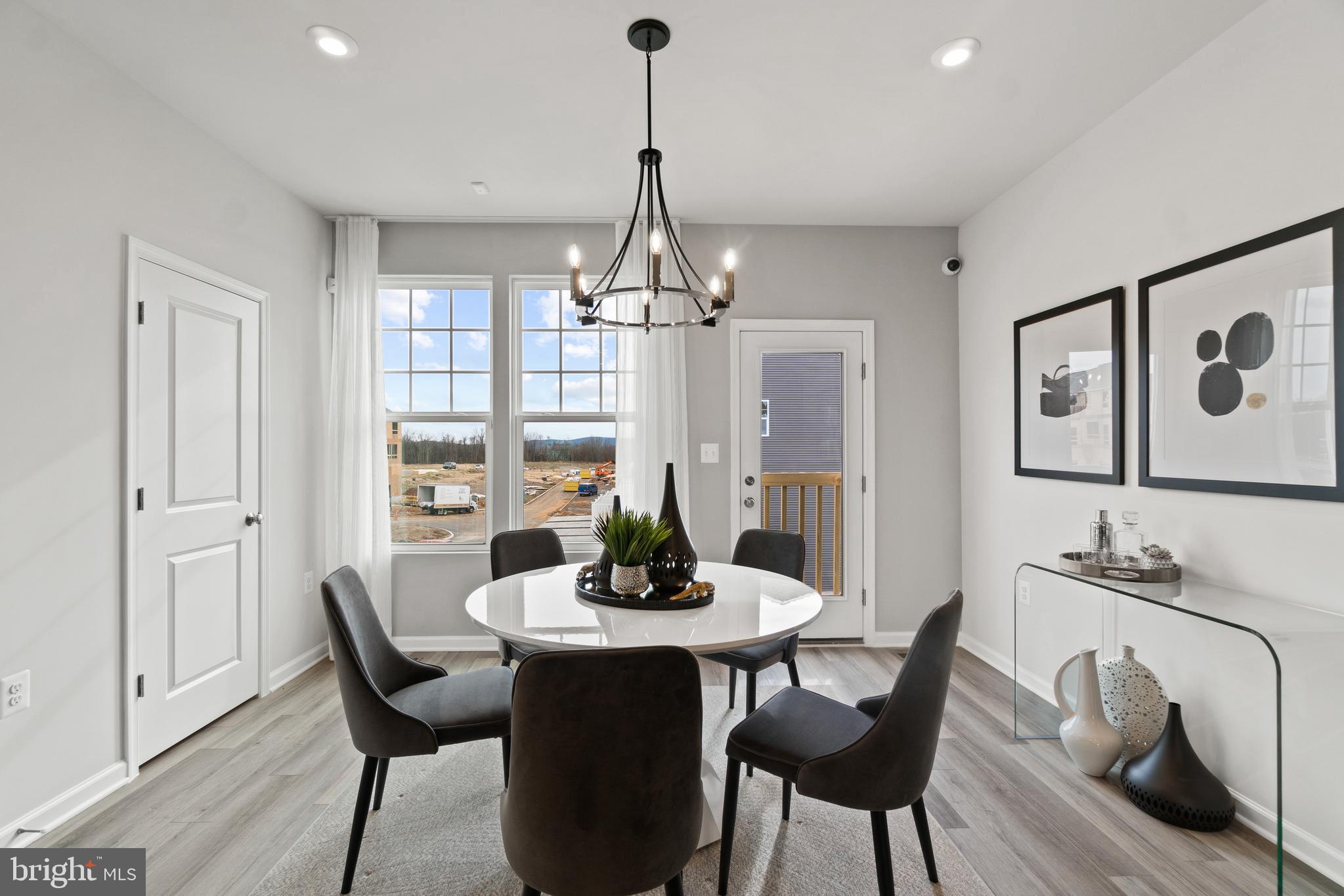 PRESIDENTS POINTE - Residential