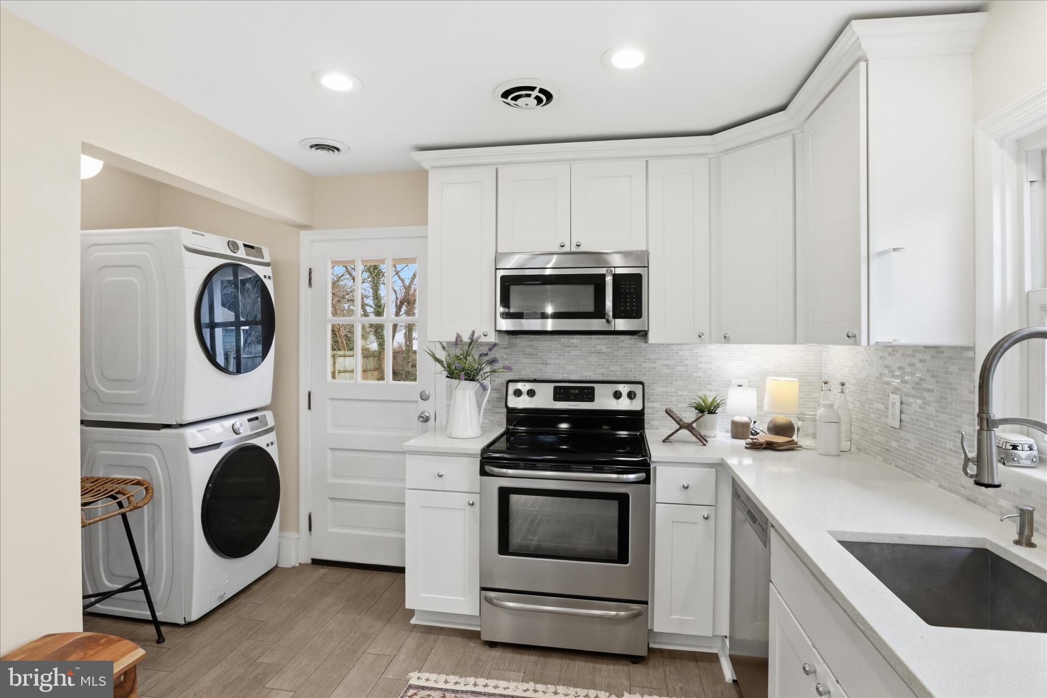 GROVETON HEIGHTS - Residential