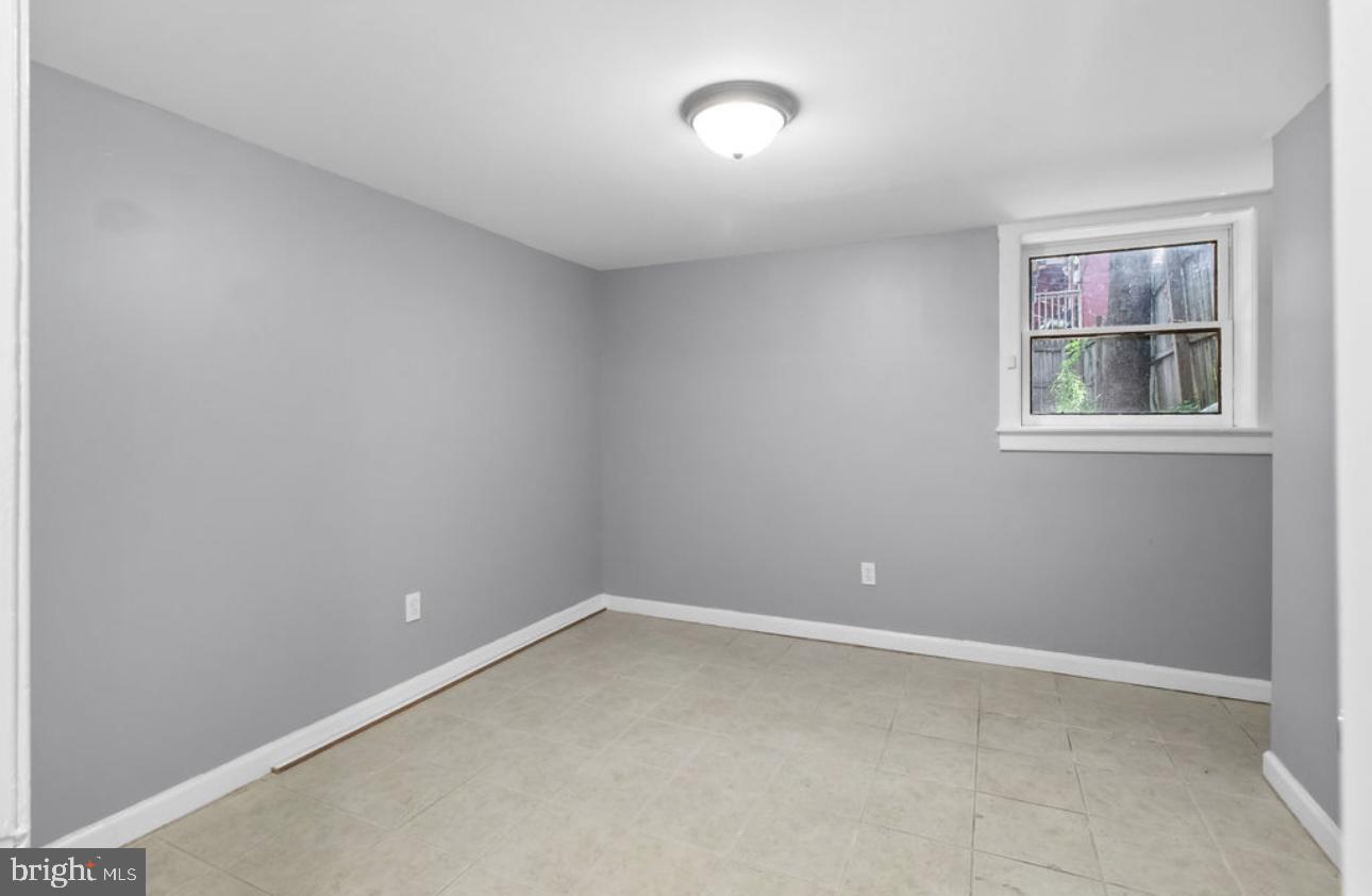 HOLLINS MARKET - Residential Lease