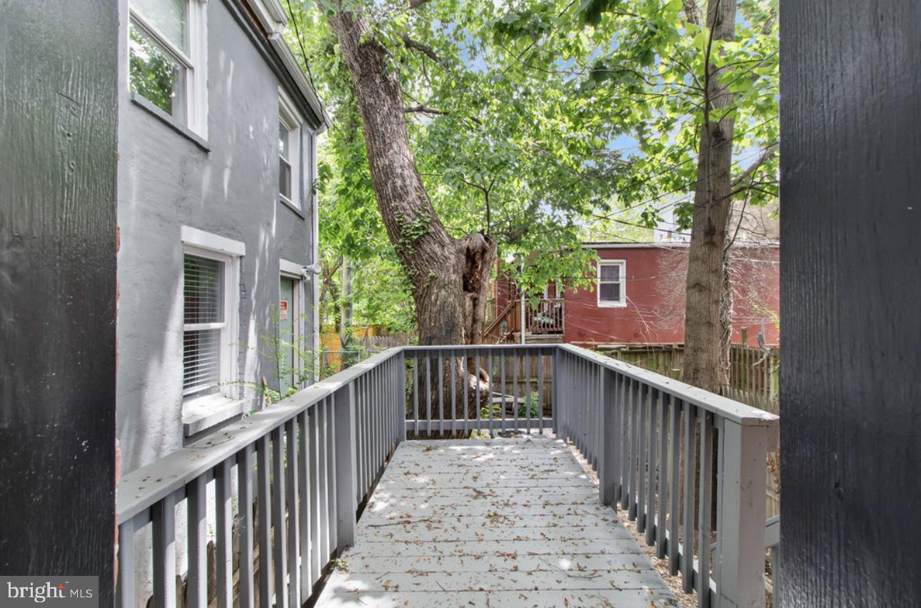 HOLLINS MARKET - Residential Lease