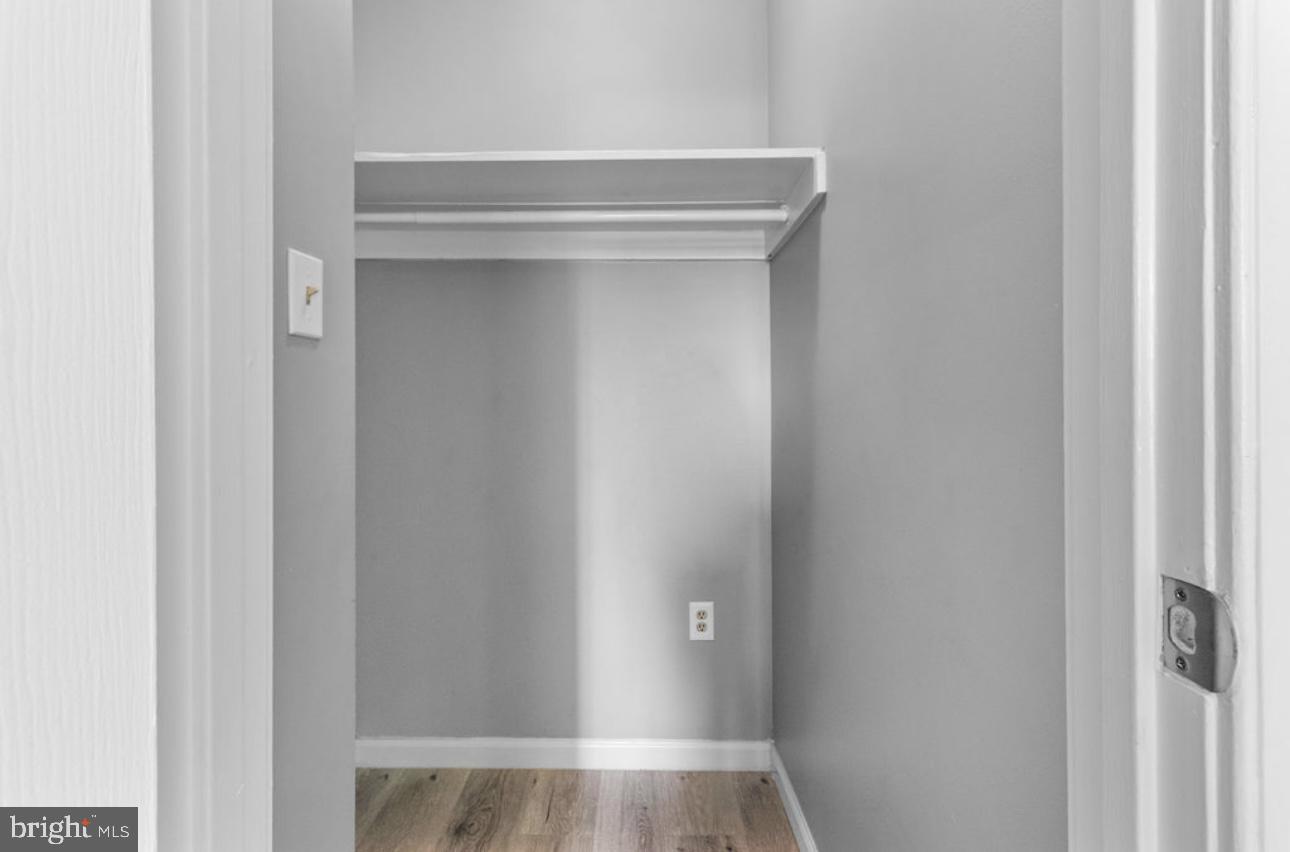 HOLLINS MARKET - Residential Lease