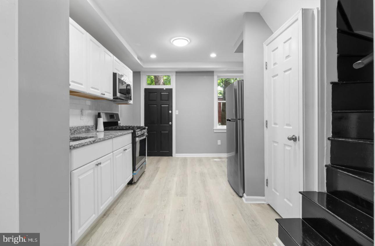 HOLLINS MARKET - Residential Lease