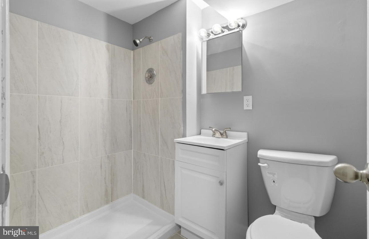 HOLLINS MARKET - Residential Lease