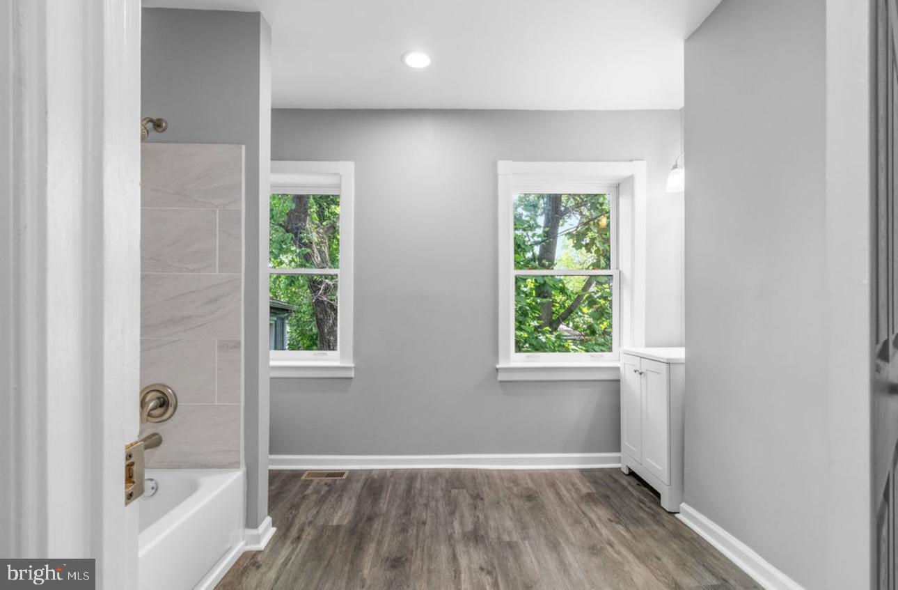 HOLLINS MARKET - Residential Lease