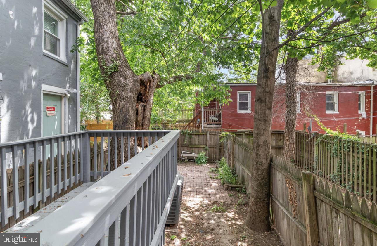 HOLLINS MARKET - Residential Lease