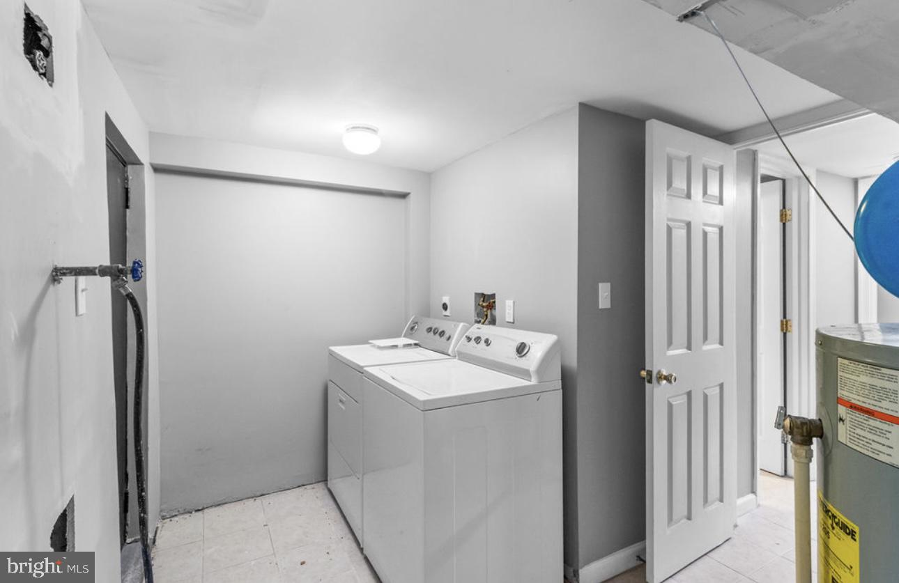 HOLLINS MARKET - Residential Lease