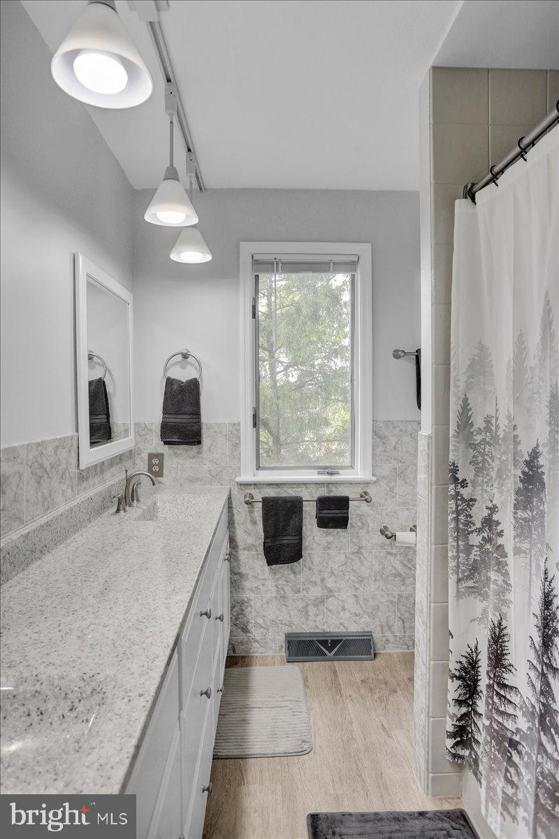 KNOLLWOOD - Residential