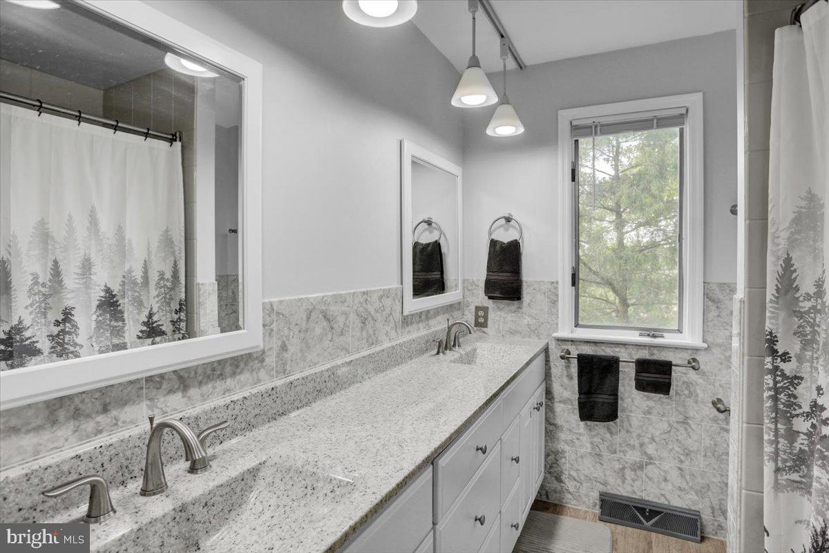 KNOLLWOOD - Residential