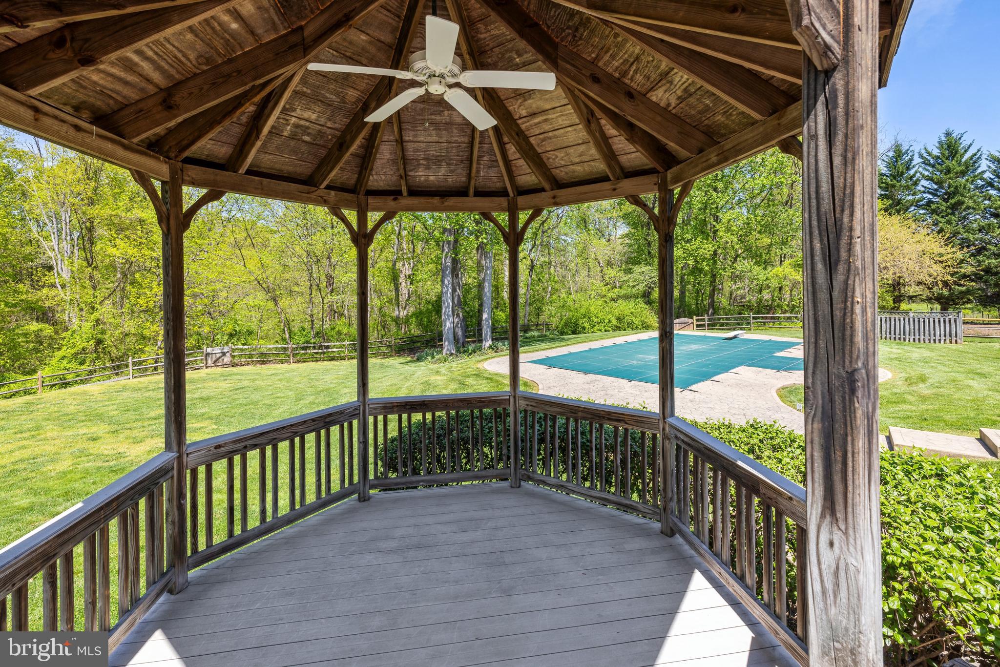 SHELTER LAKES - Residential