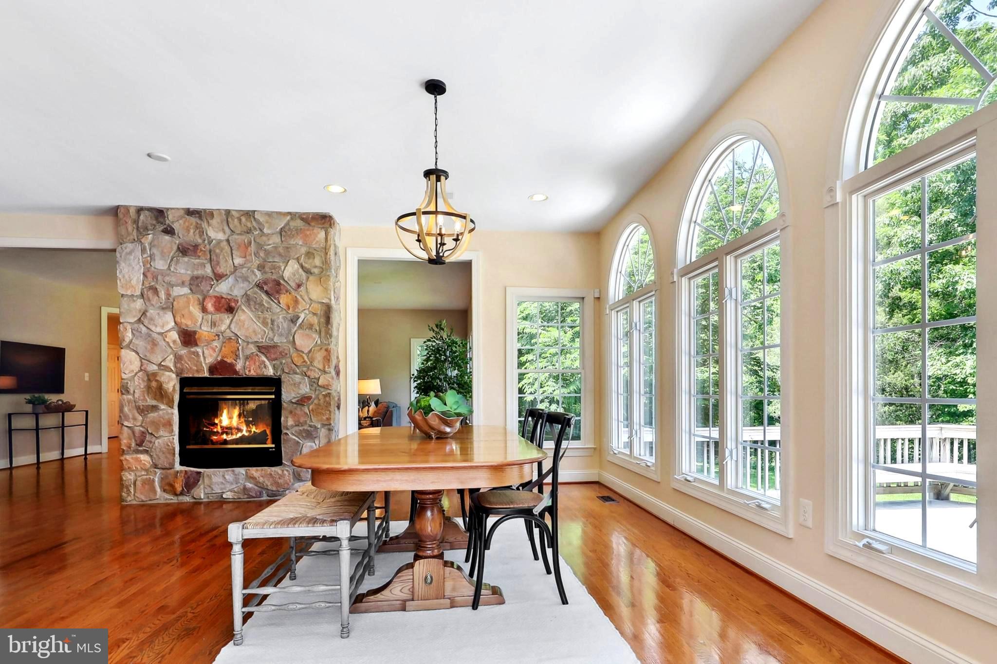 SHELTER LAKES - Residential