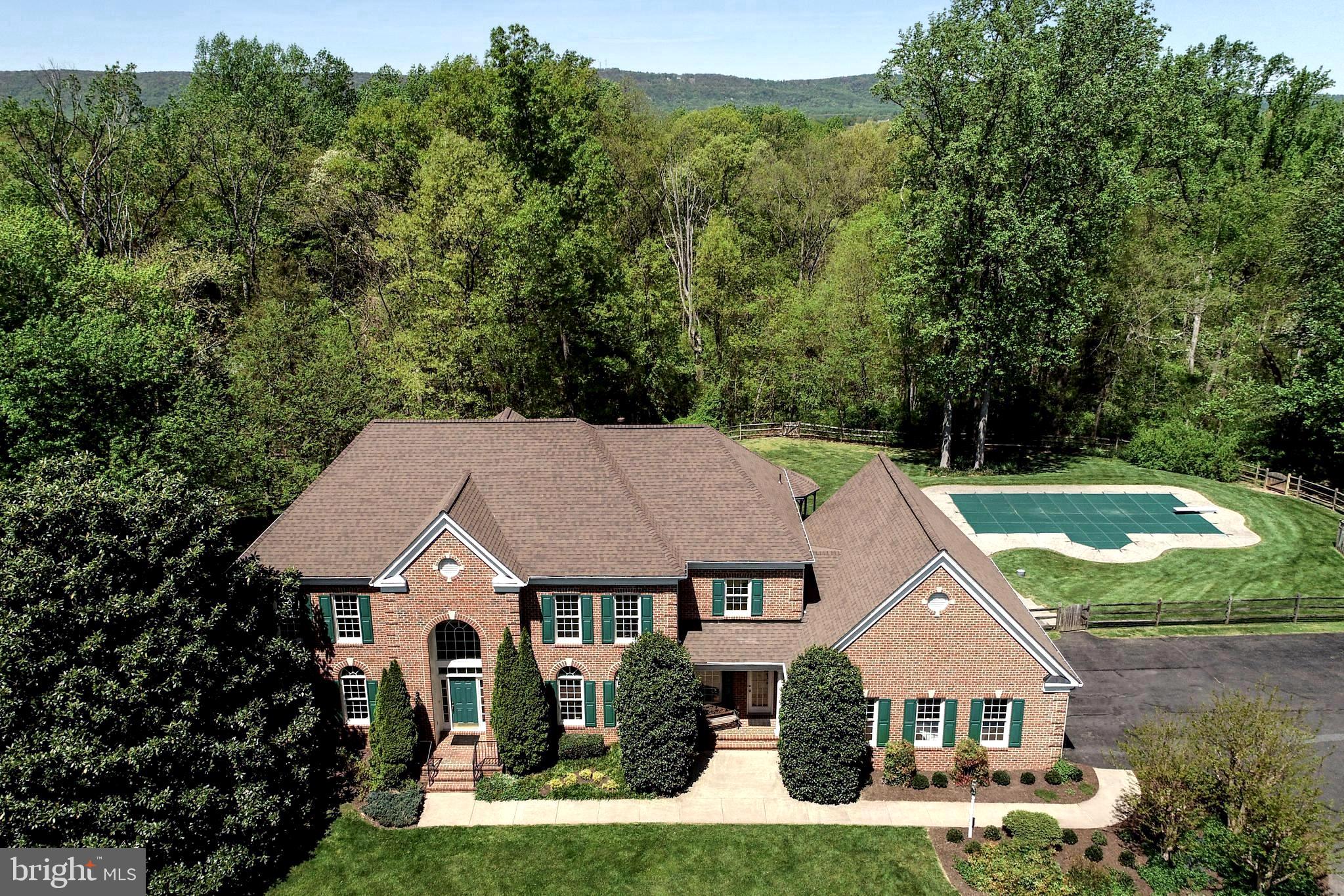 SHELTER LAKES - Residential