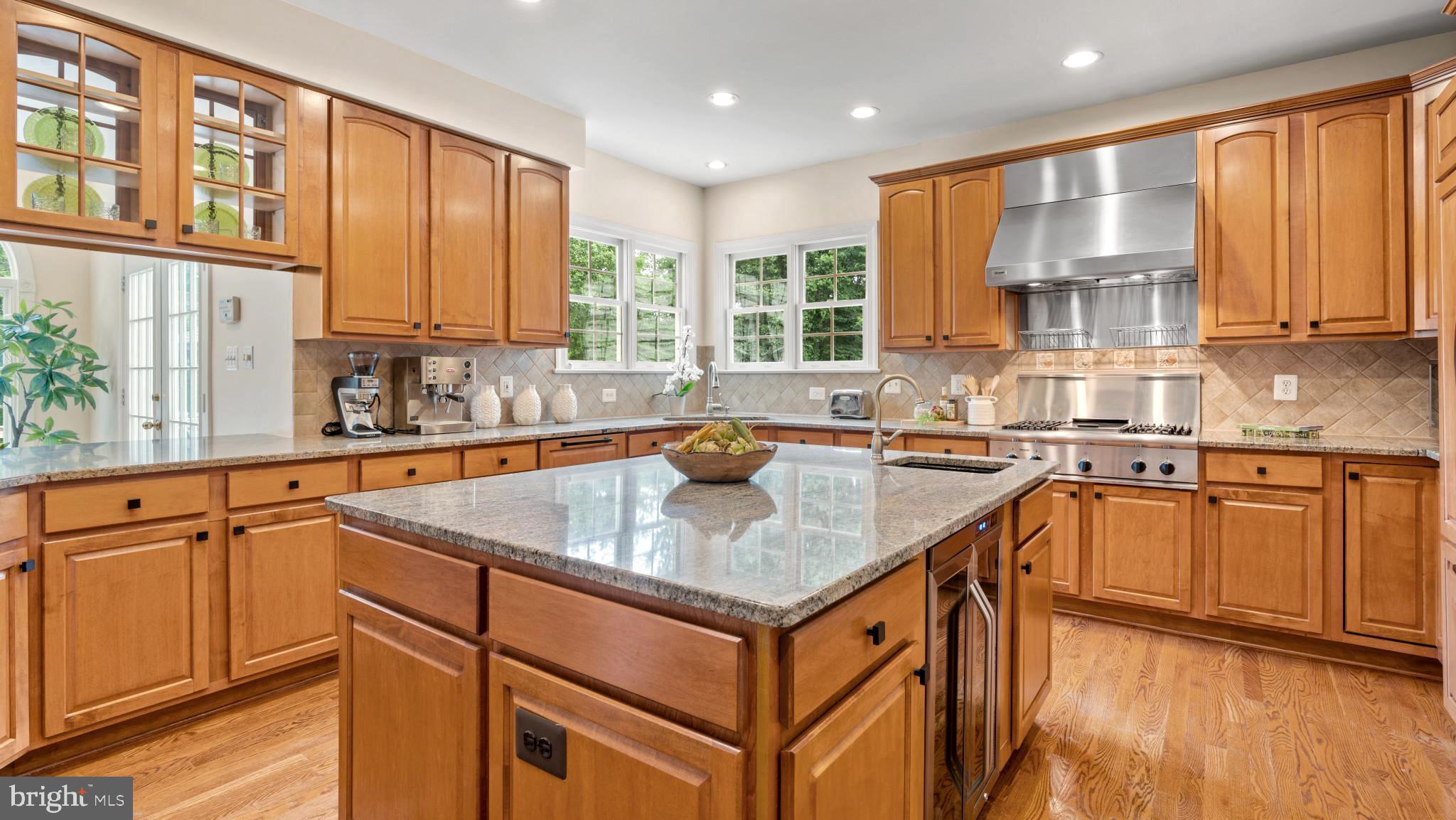 SHELTER LAKES - Residential