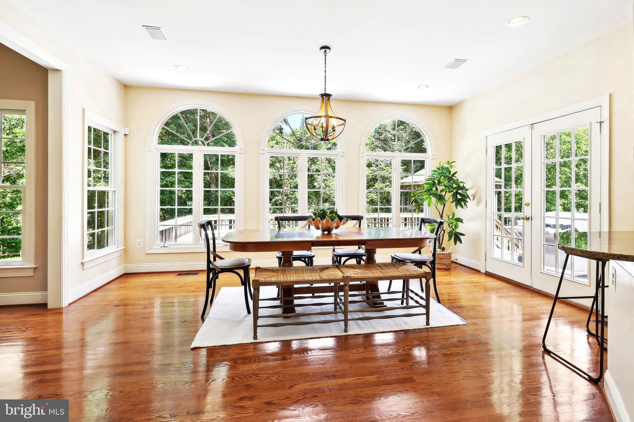 SHELTER LAKES - Residential