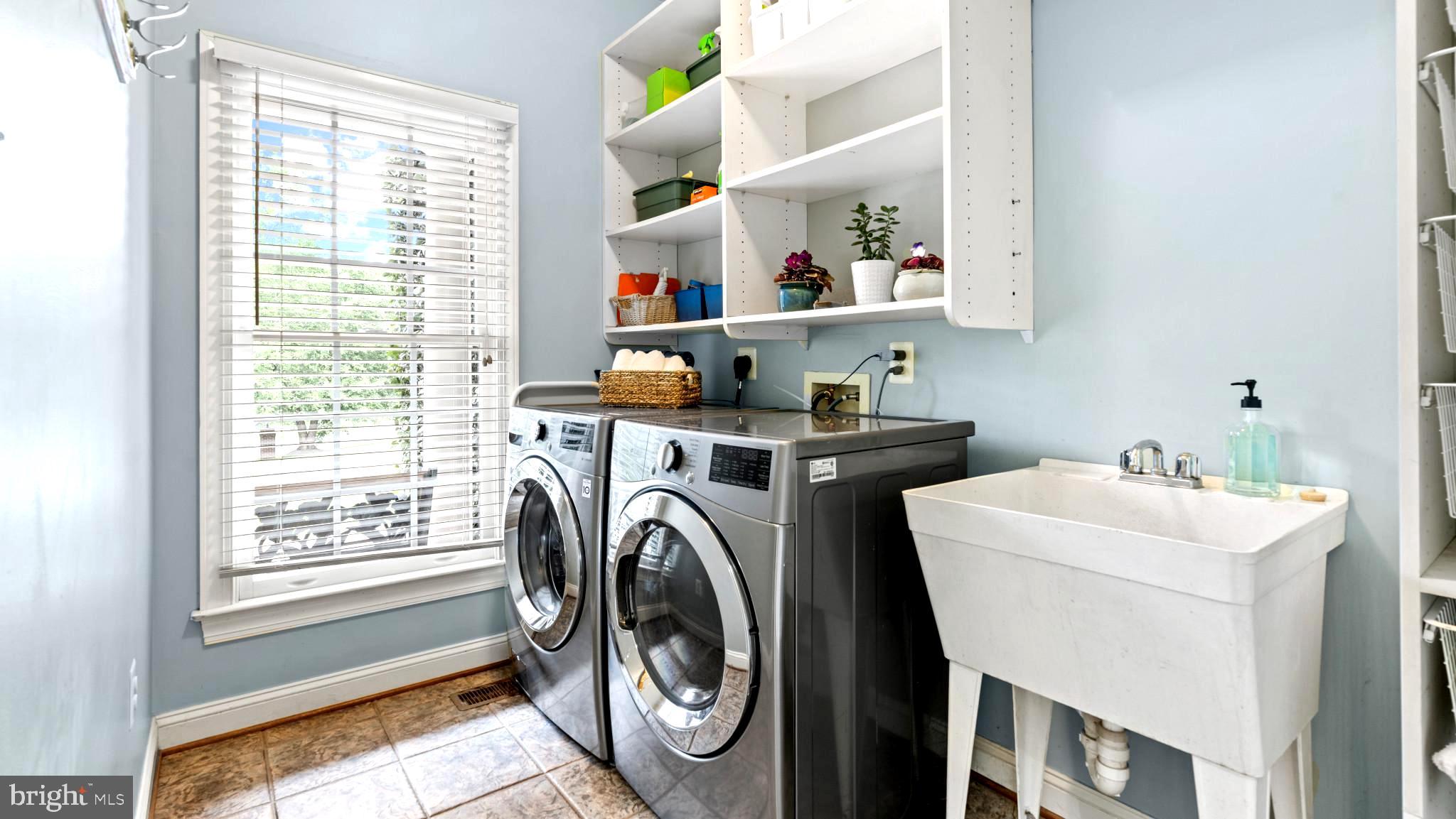 SHELTER LAKES - Residential