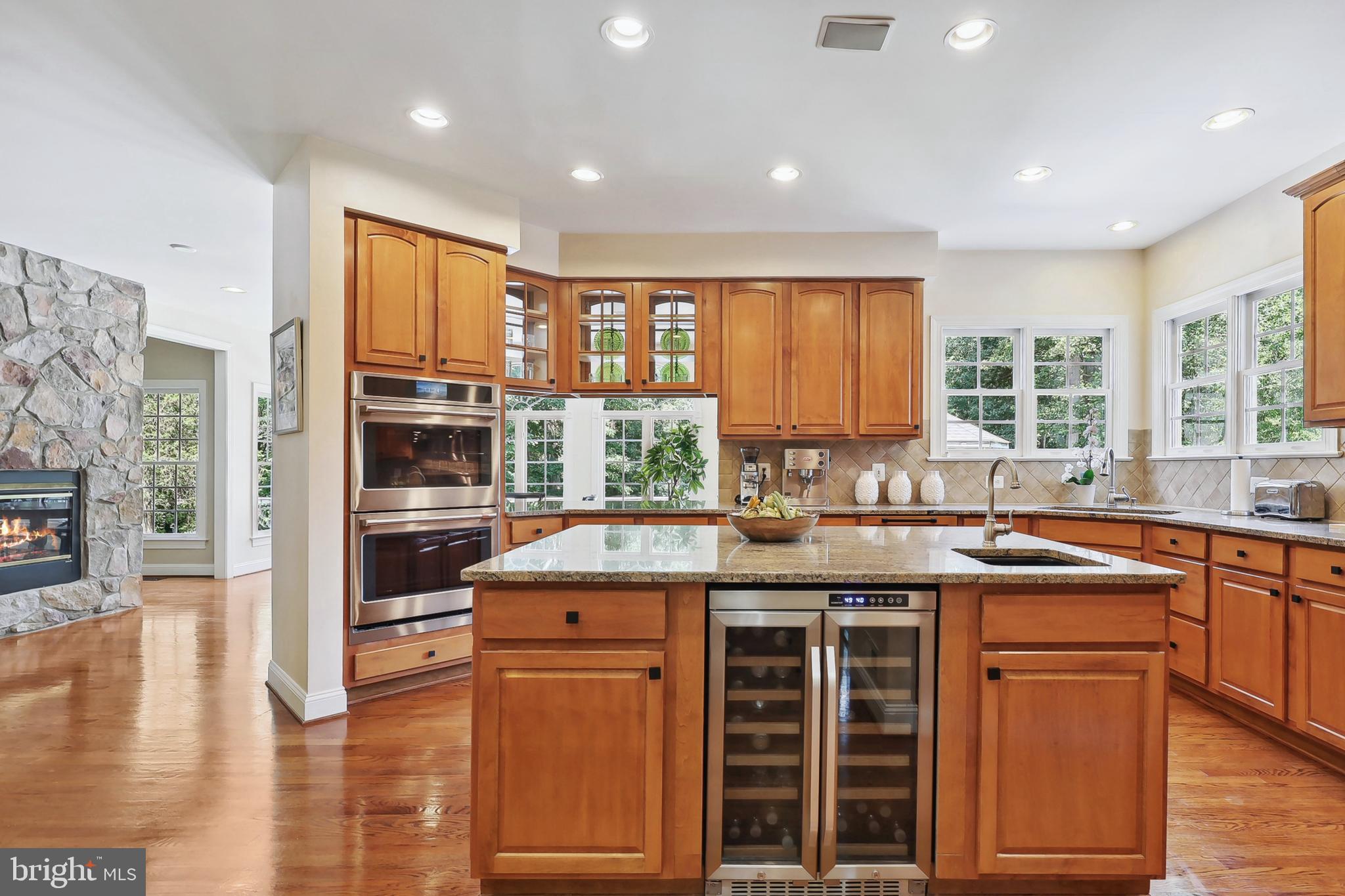 SHELTER LAKES - Residential