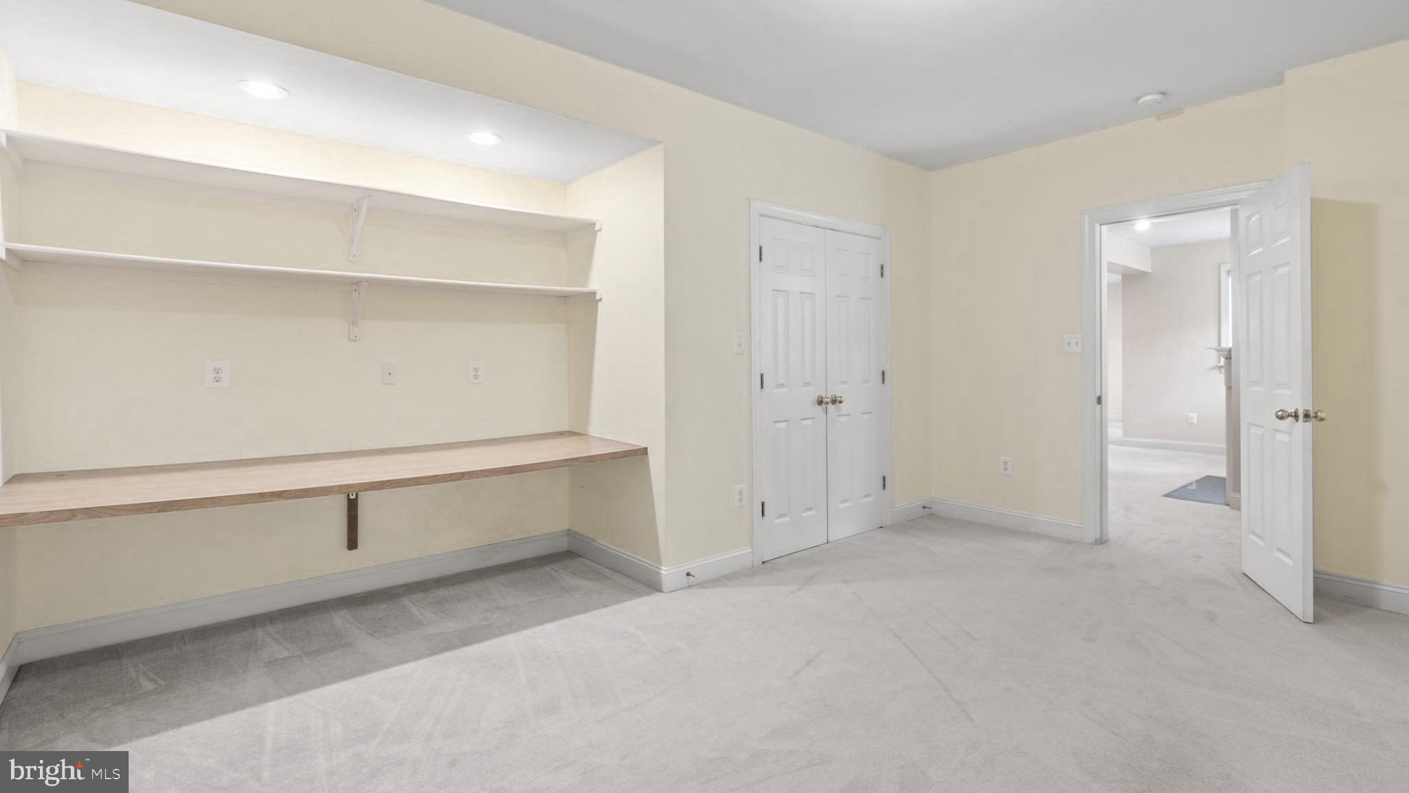 SHELTER LAKES - Residential