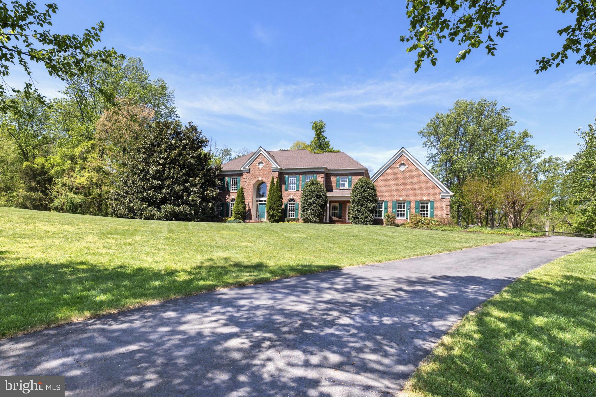 SHELTER LAKES - Residential