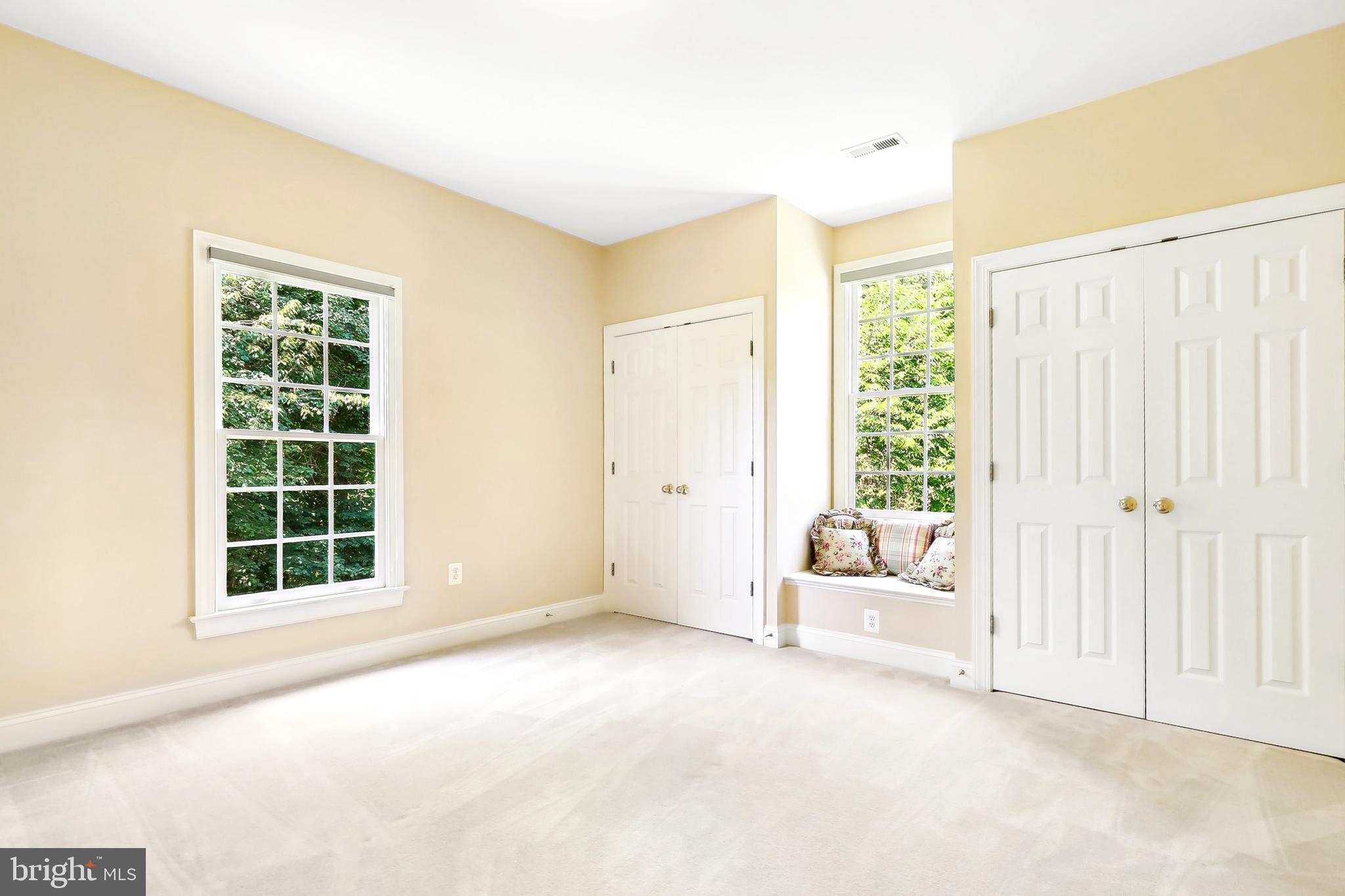 SHELTER LAKES - Residential