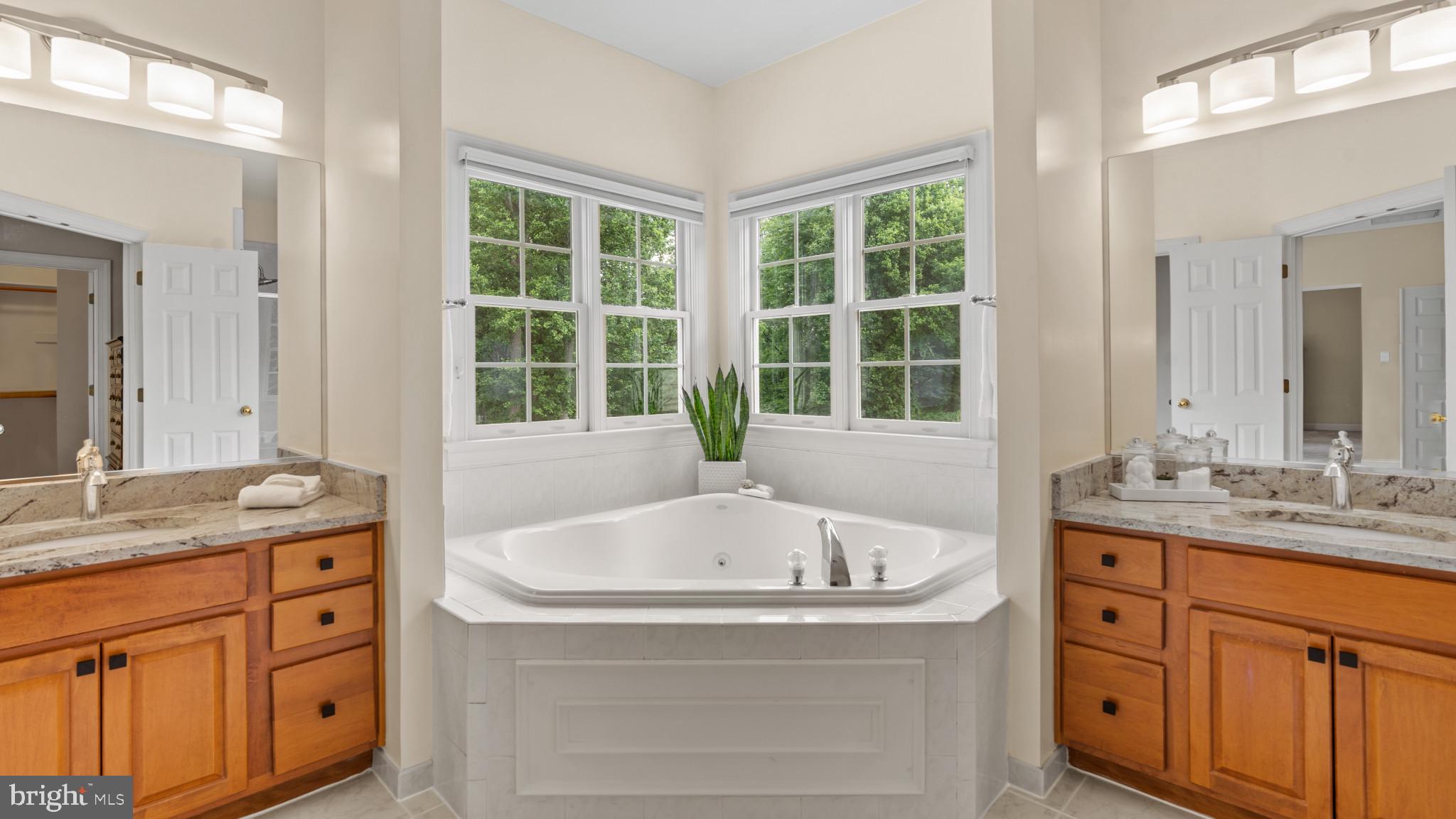 SHELTER LAKES - Residential