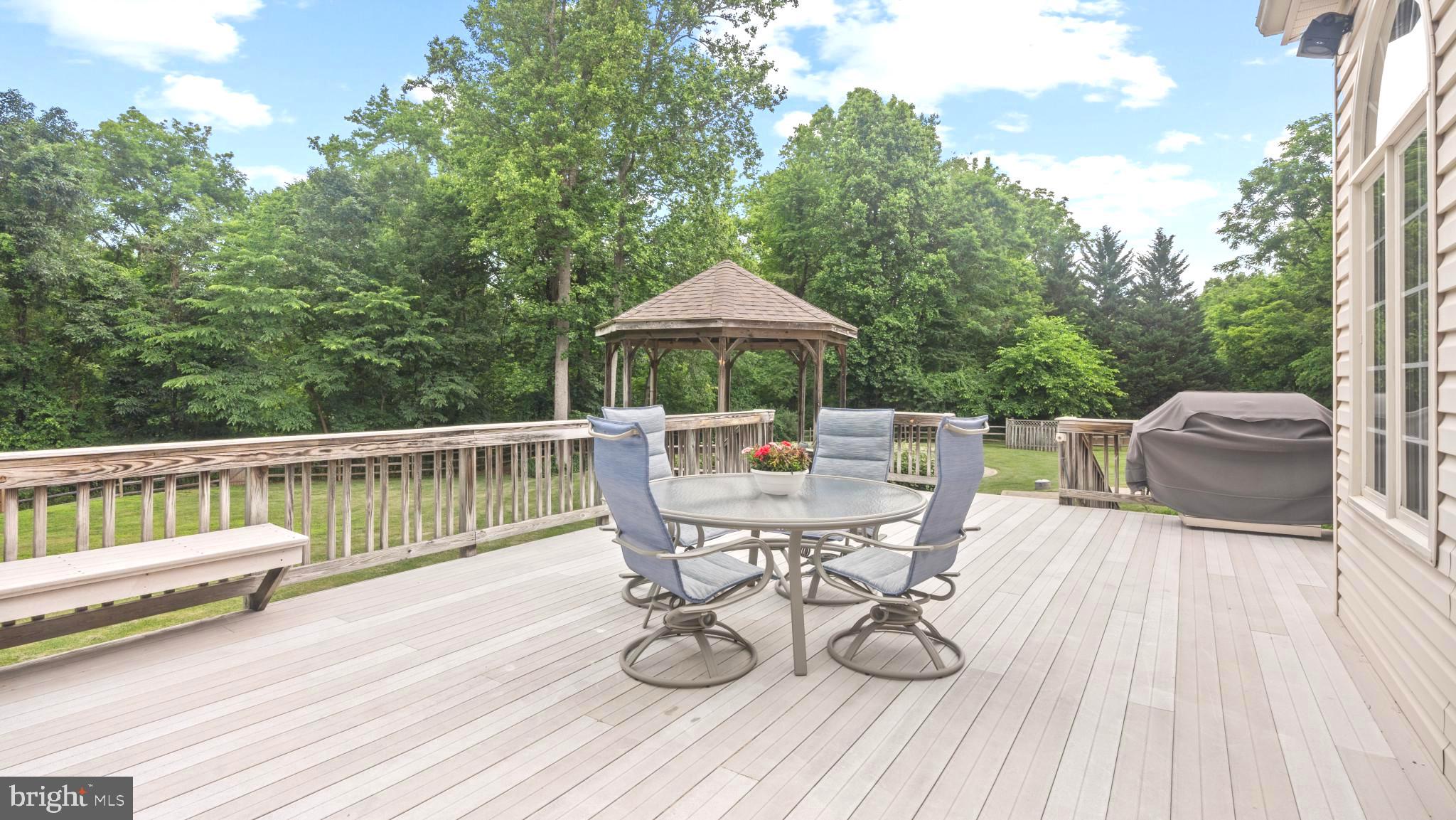 SHELTER LAKES - Residential