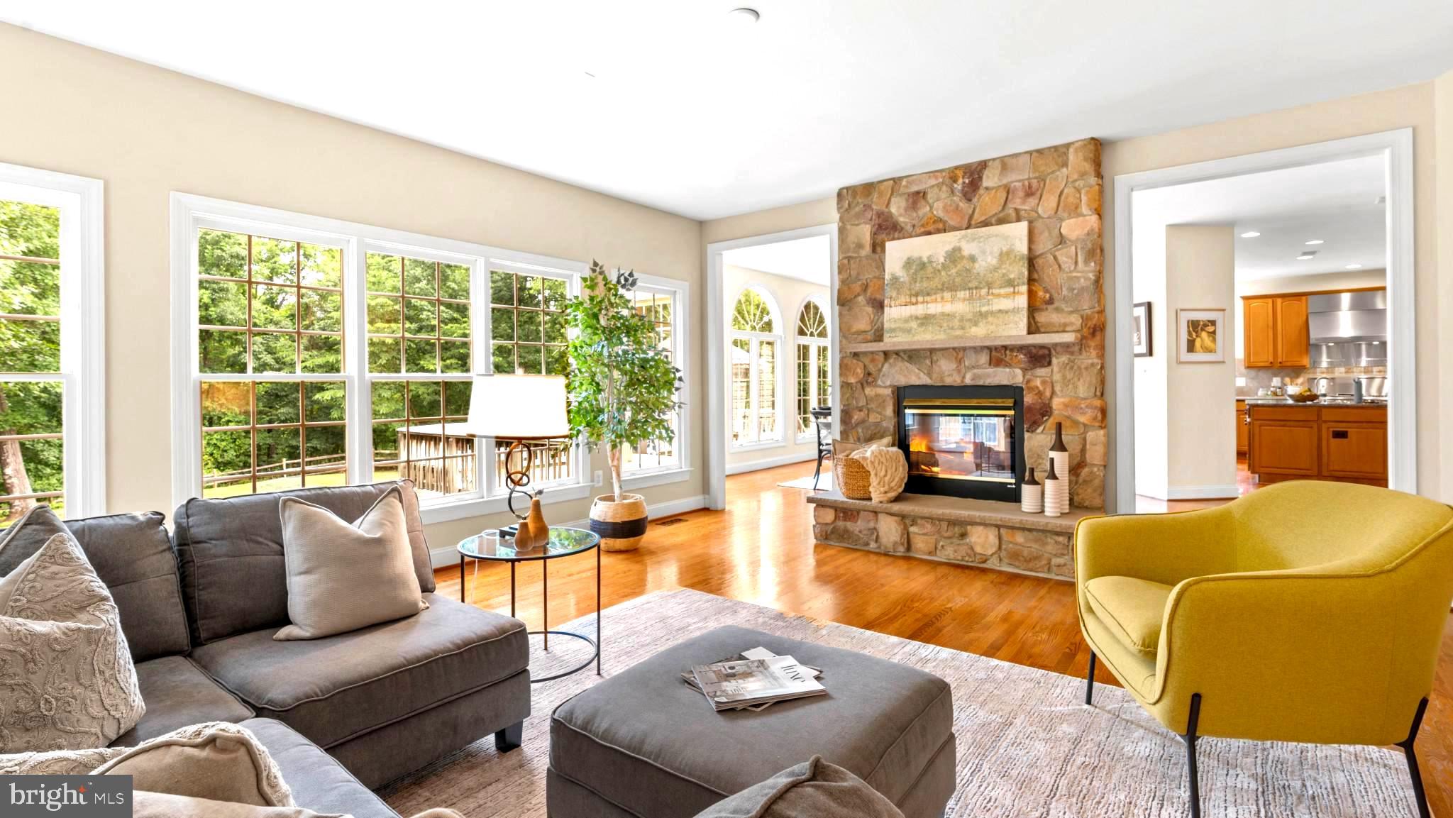 SHELTER LAKES - Residential