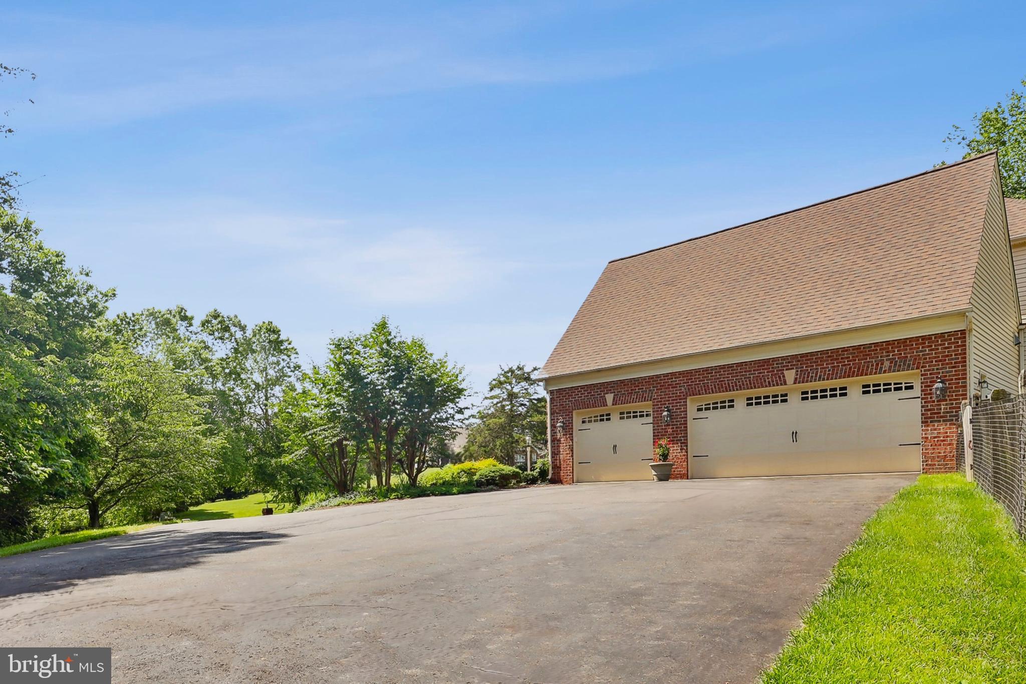 SHELTER LAKES - Residential