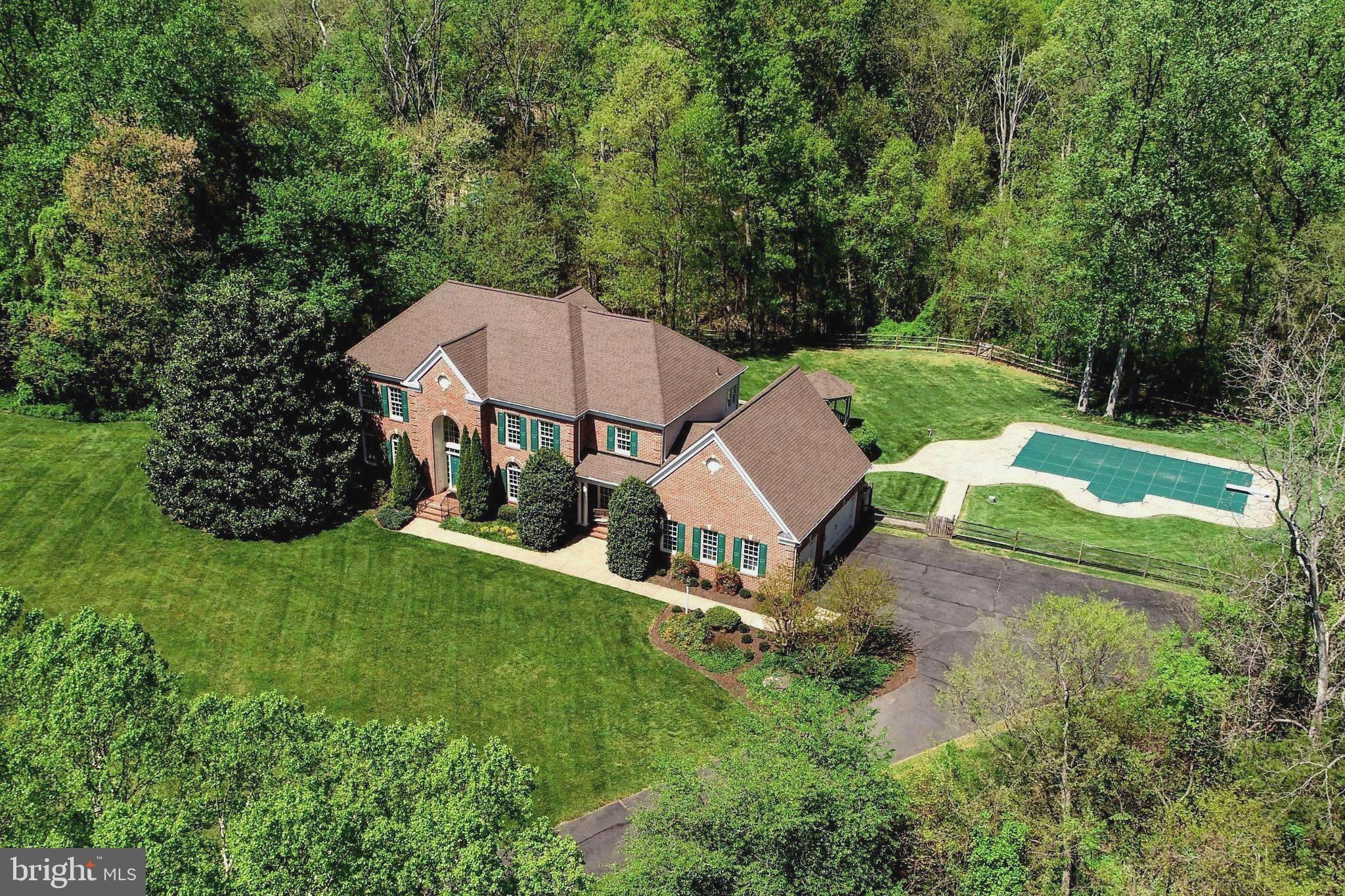 SHELTER LAKES - Residential