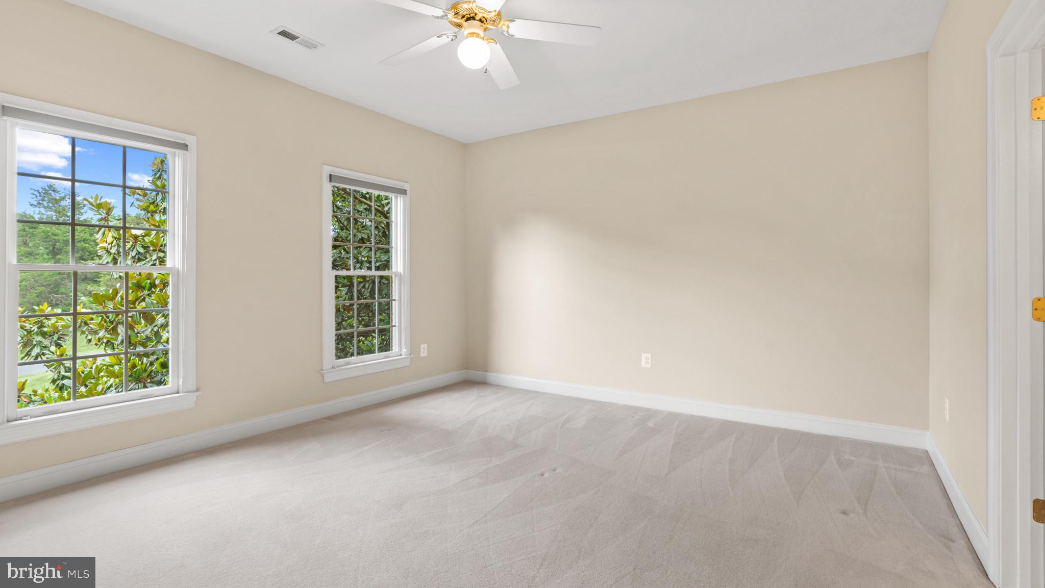 SHELTER LAKES - Residential