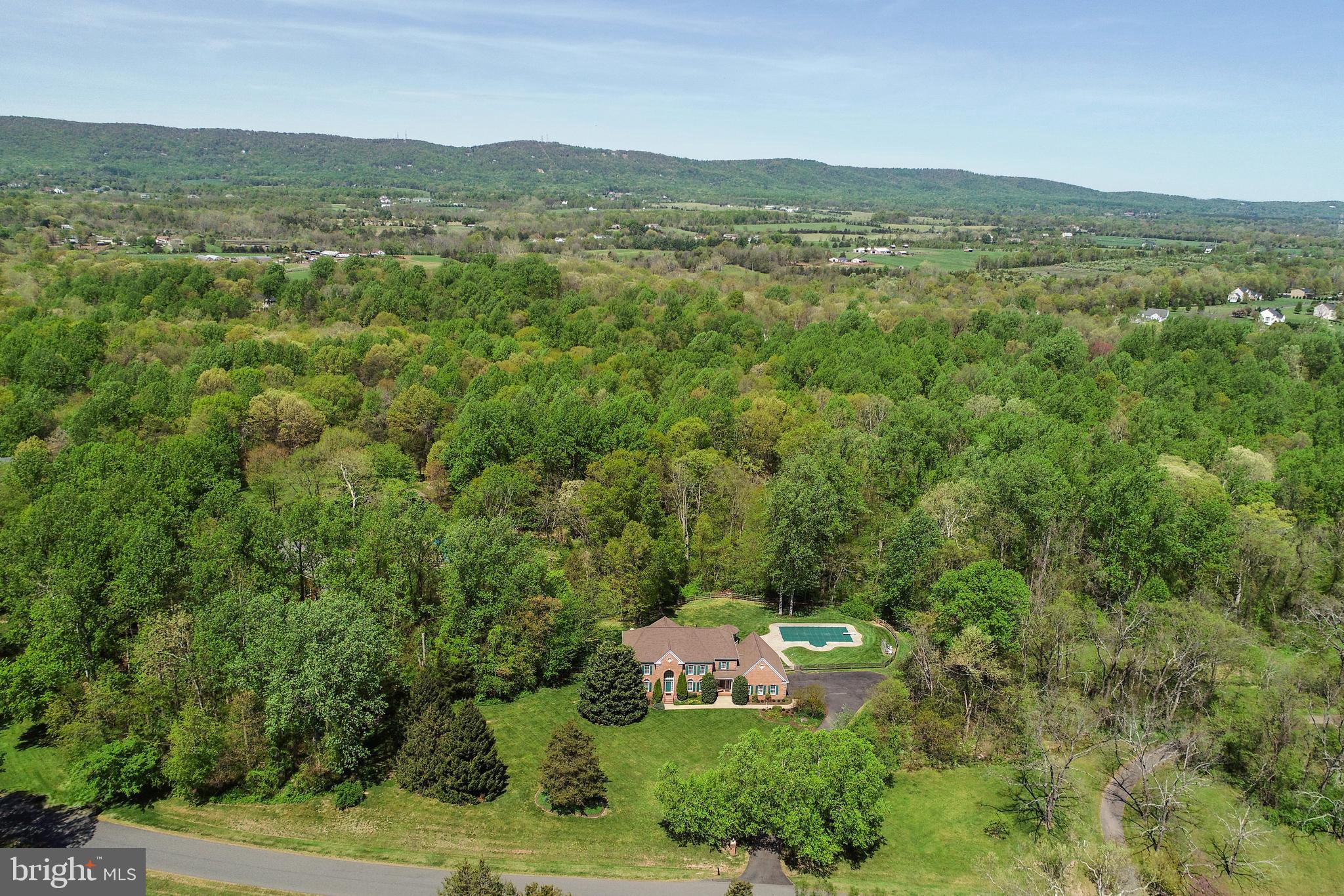SHELTER LAKES - Residential