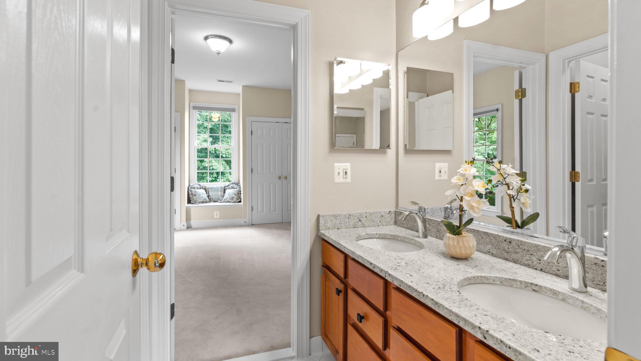 SHELTER LAKES - Residential