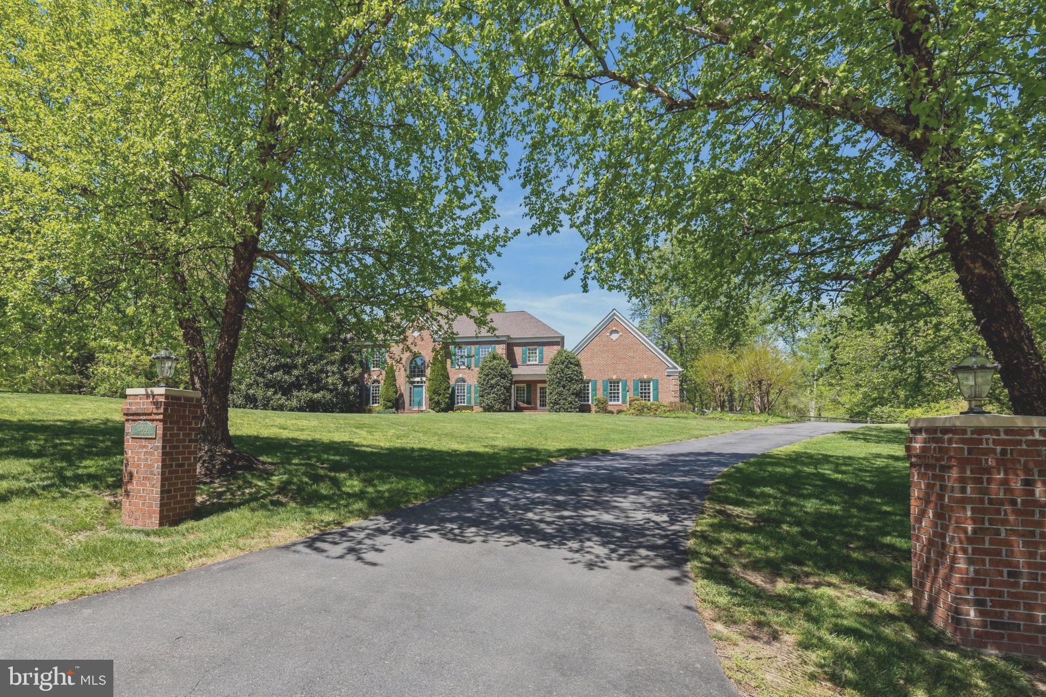 SHELTER LAKES - Residential