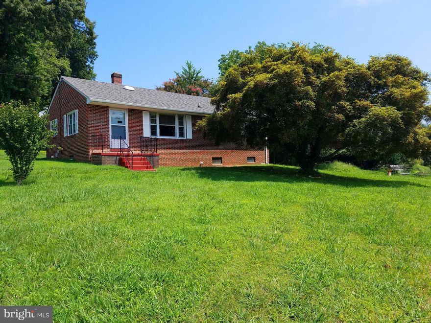 Charming waterfront rental in Historic Leonardtown within walking distance to restaurants, shopping and waterfront activities at the Wharf!  Large bay window overlooks Breton Bay. Hardwood floors throughout.  Has a shed and an unfinished basement, an extra bathroom in the basement and tons of storage. Great views!