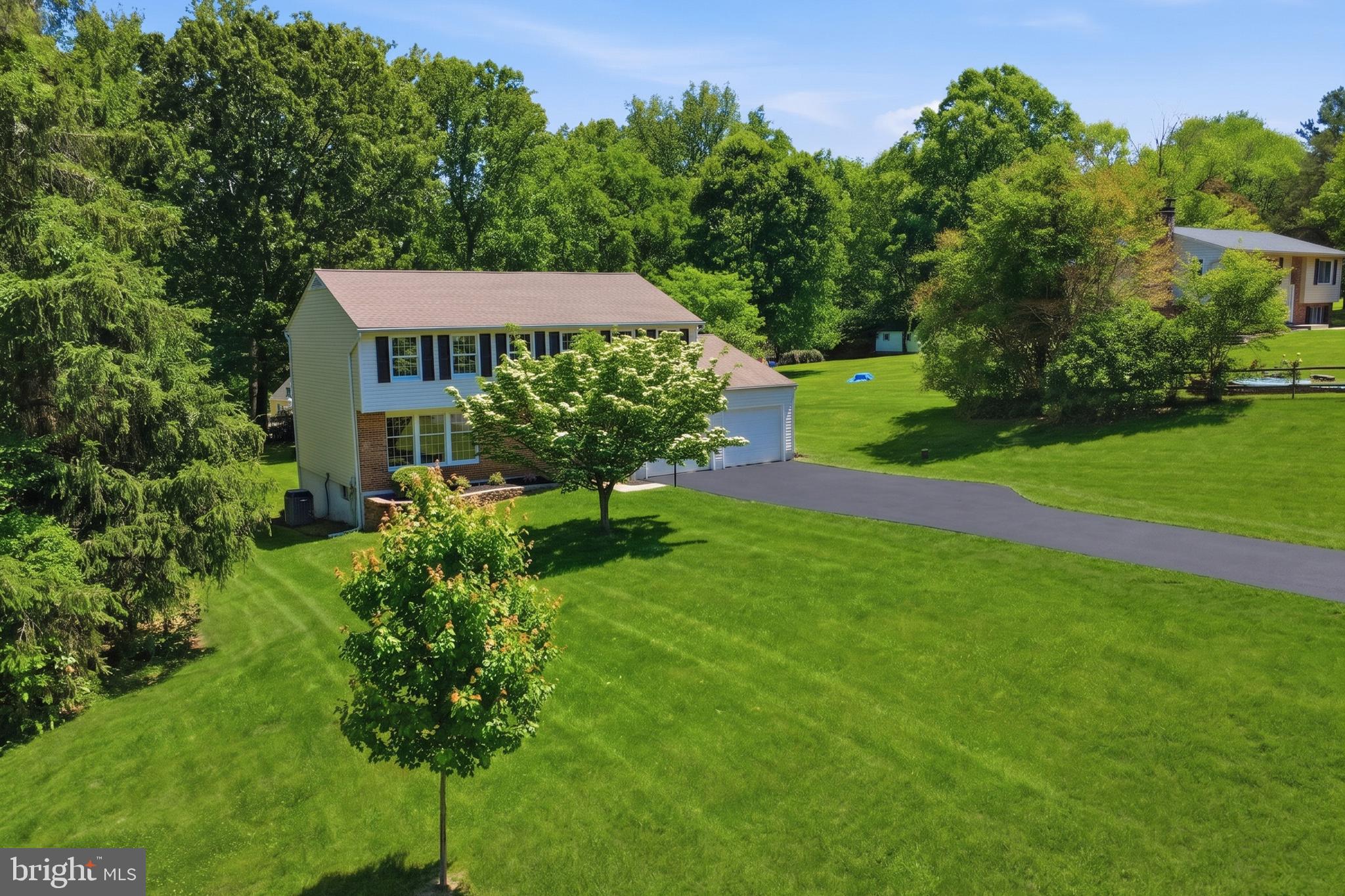 1527 EVERLEA ROAD