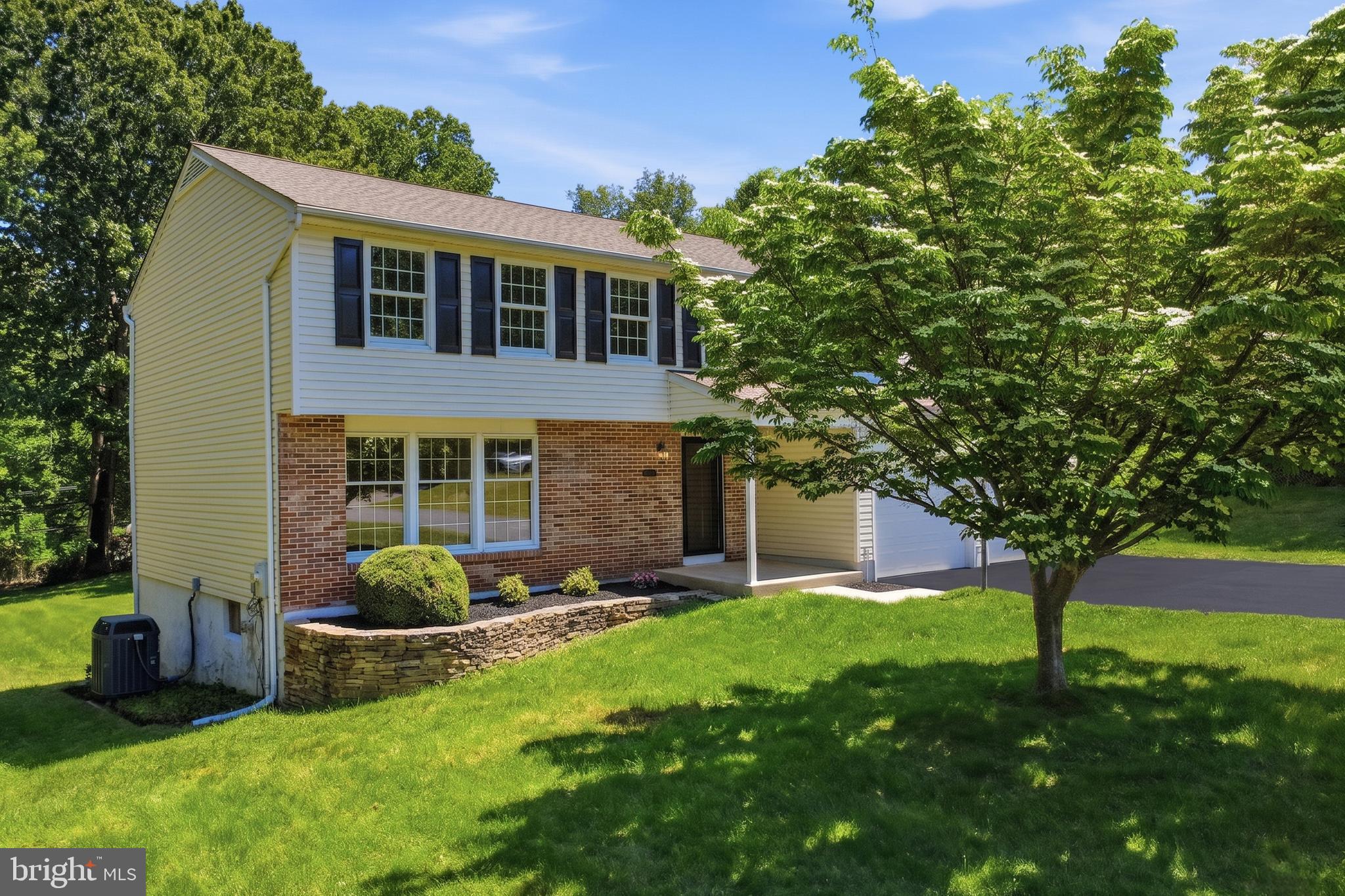 1527 EVERLEA ROAD
