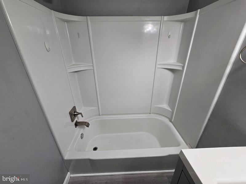 TREETOP CONDO - Residential