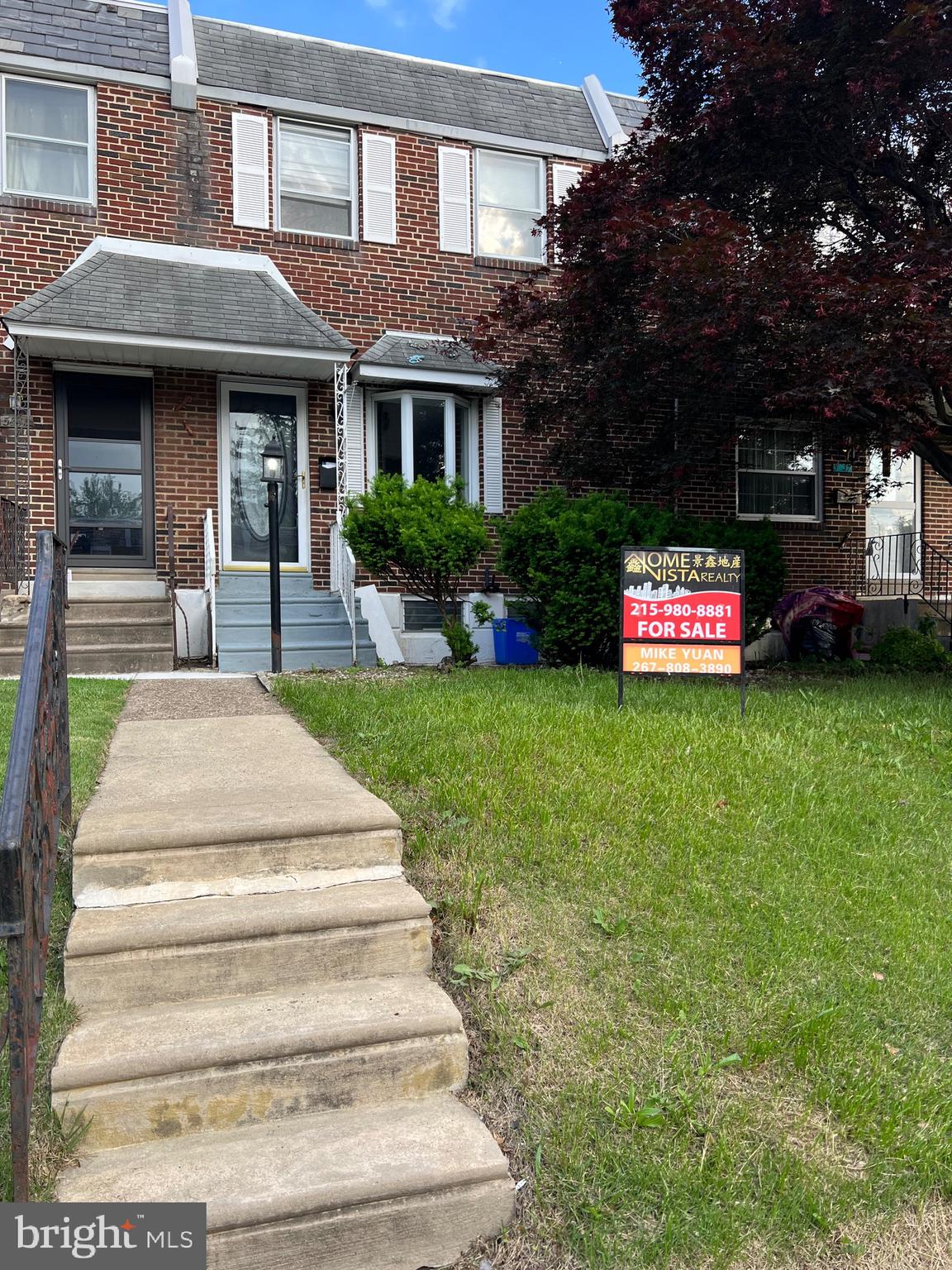 Back on the Radar – Now Easy to Show and Move-In Ready!
Previously tenant-occupied and difficult to access, this 2-bedroom, 1-bathroom home is now vacant, freshly updated, and ready to impress! With brand-new interior paint and a newly coated floor, the home feels bright, clean, and move-in ready.
The earlier showing restrictions meant limited opportunities to view, but that’s no longer the case — it’s now easy to schedule a tour. Whether you're a first-time homebuyer or an investor looking for a great property in a convenient location, this home is a fantastic opportunity.
Just minutes from public transportation and local amenities, this well-located home offers comfort, value, and convenience. Don’t miss your second chance to make it yours — come see it today!