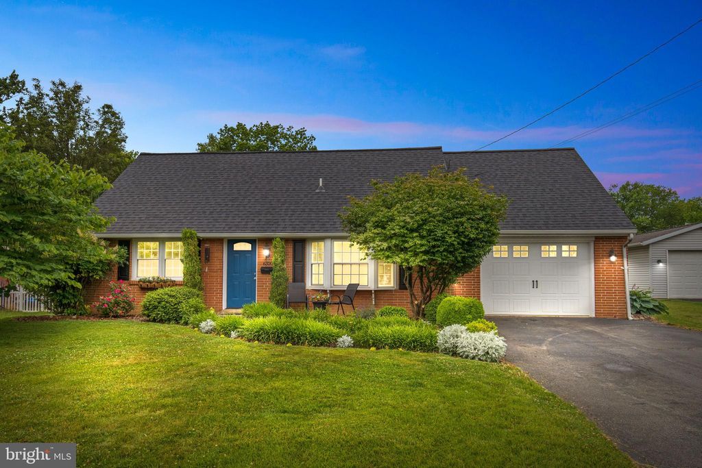 Photo of 6320 JACKSON DR, EAST PETERSBURG, PA 17520 (MLS # PALA2036812)