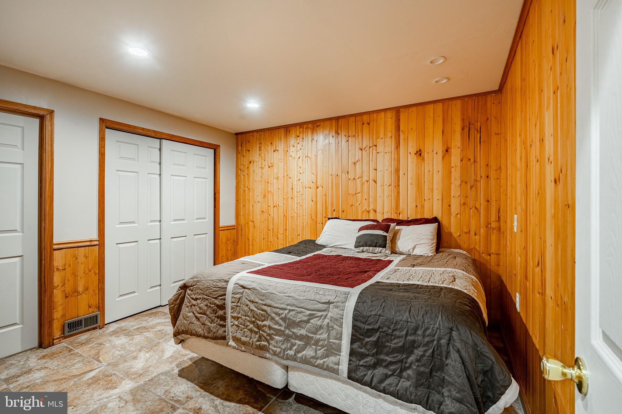 WOODS OF BROOKFIEL - Residential