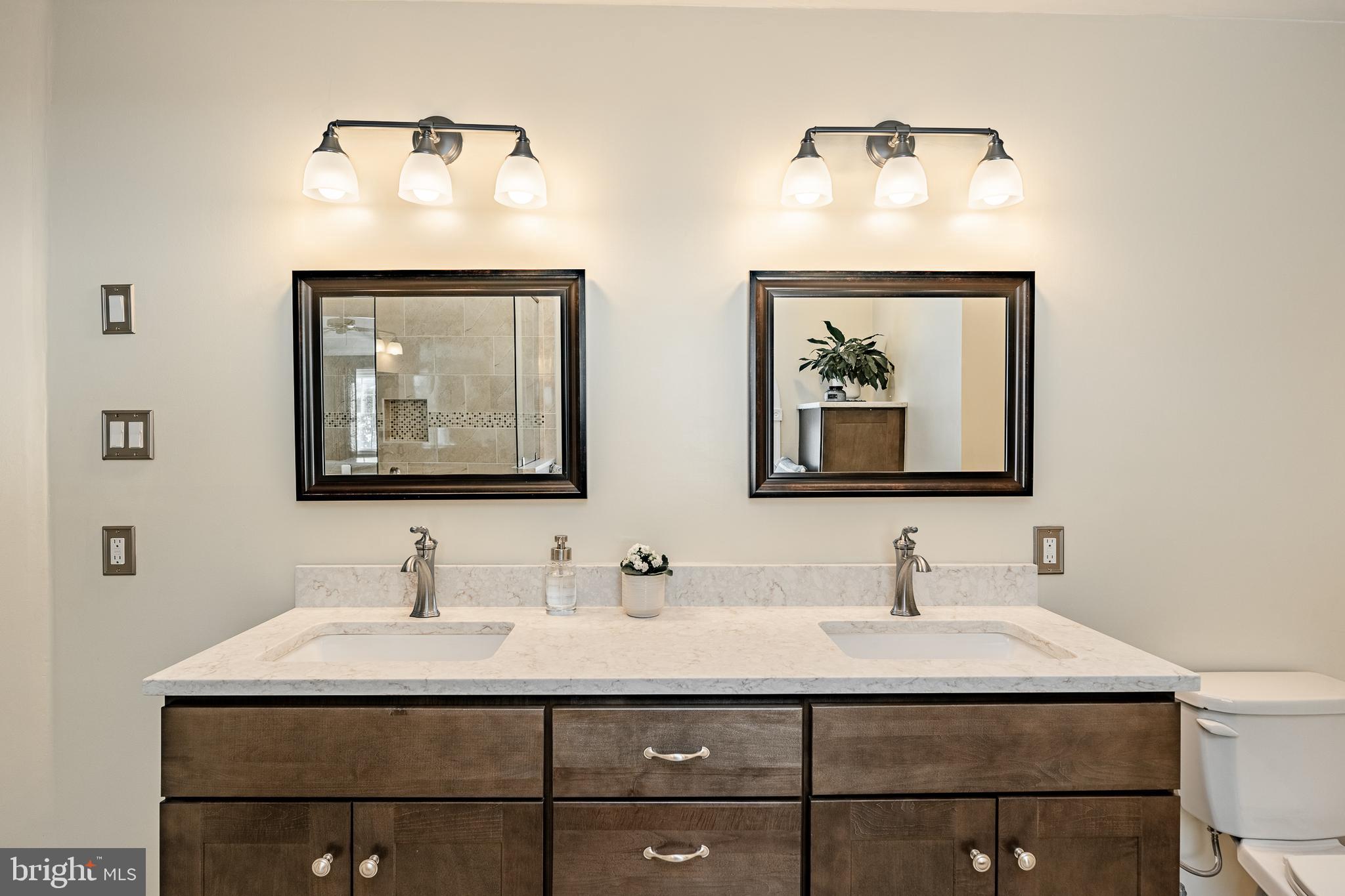 WOODS OF BROOKFIEL - Residential