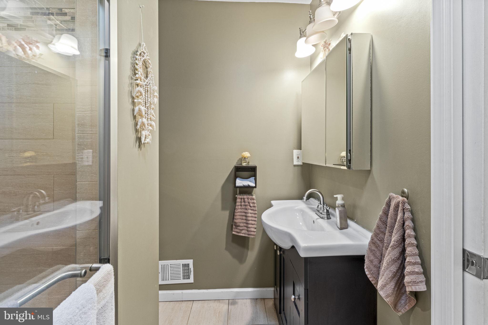 DICKINSON NARROWS - Residential