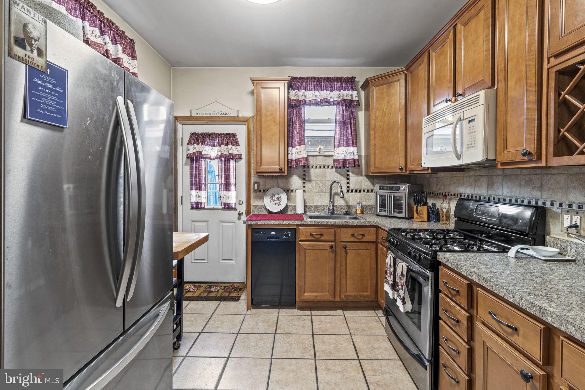 DICKINSON NARROWS - Residential